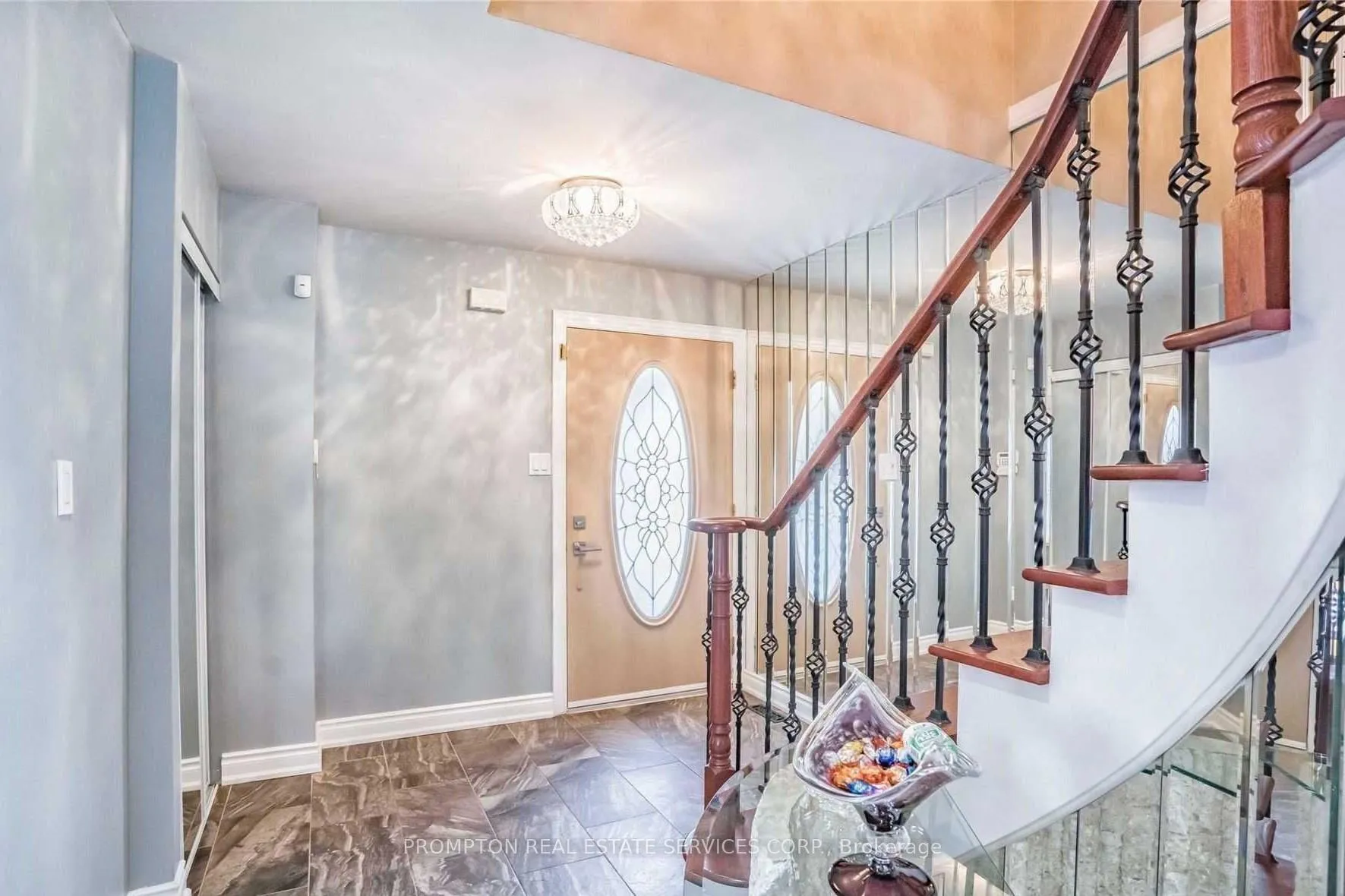 Photo 4 of 51 Ketchum Crescent, Markham, Middlefield — HOMEH