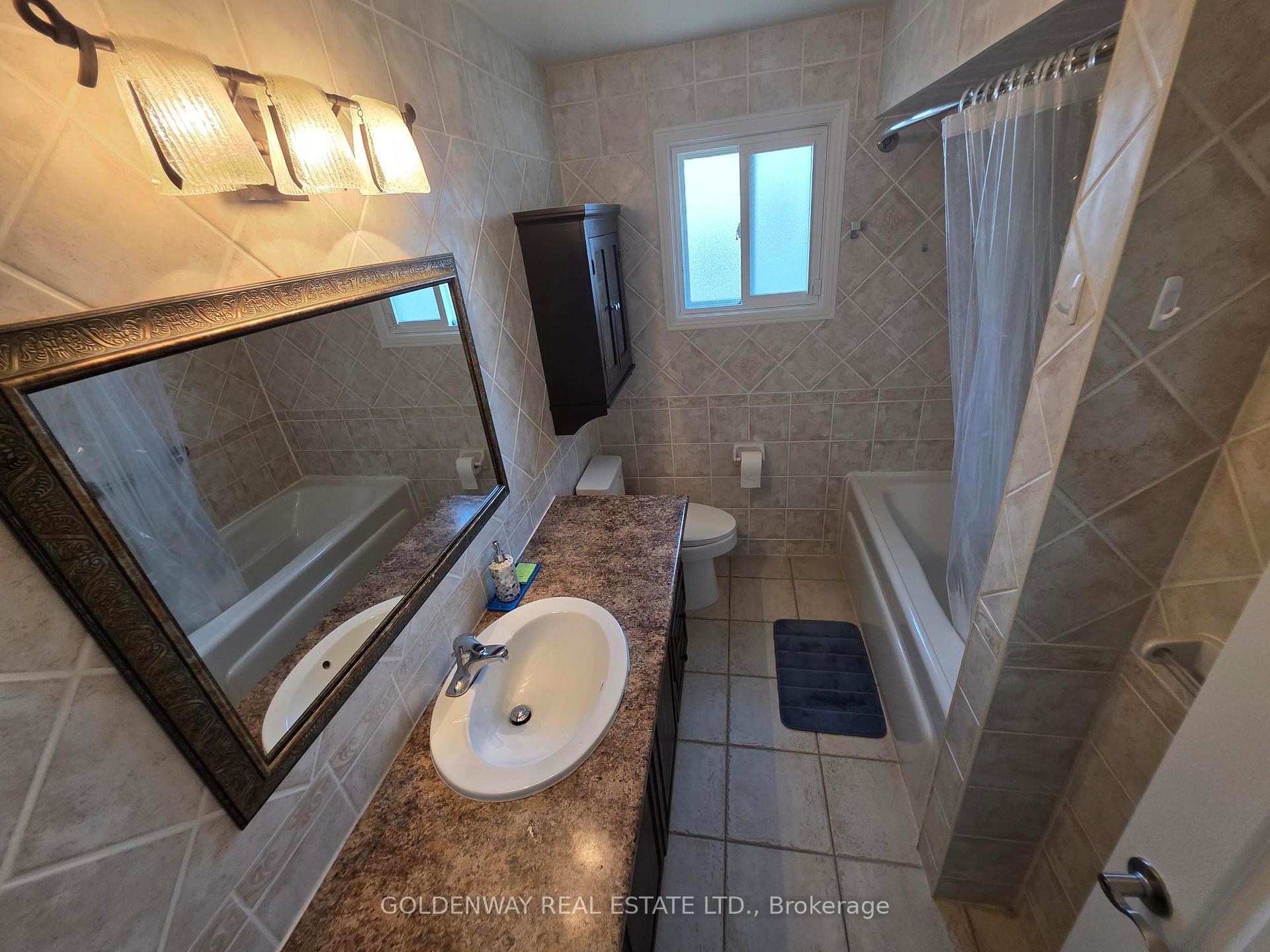 Photo 23 of 129 Major Buttons Drive, Markham, Sherwood-Amberglen — HOMEH