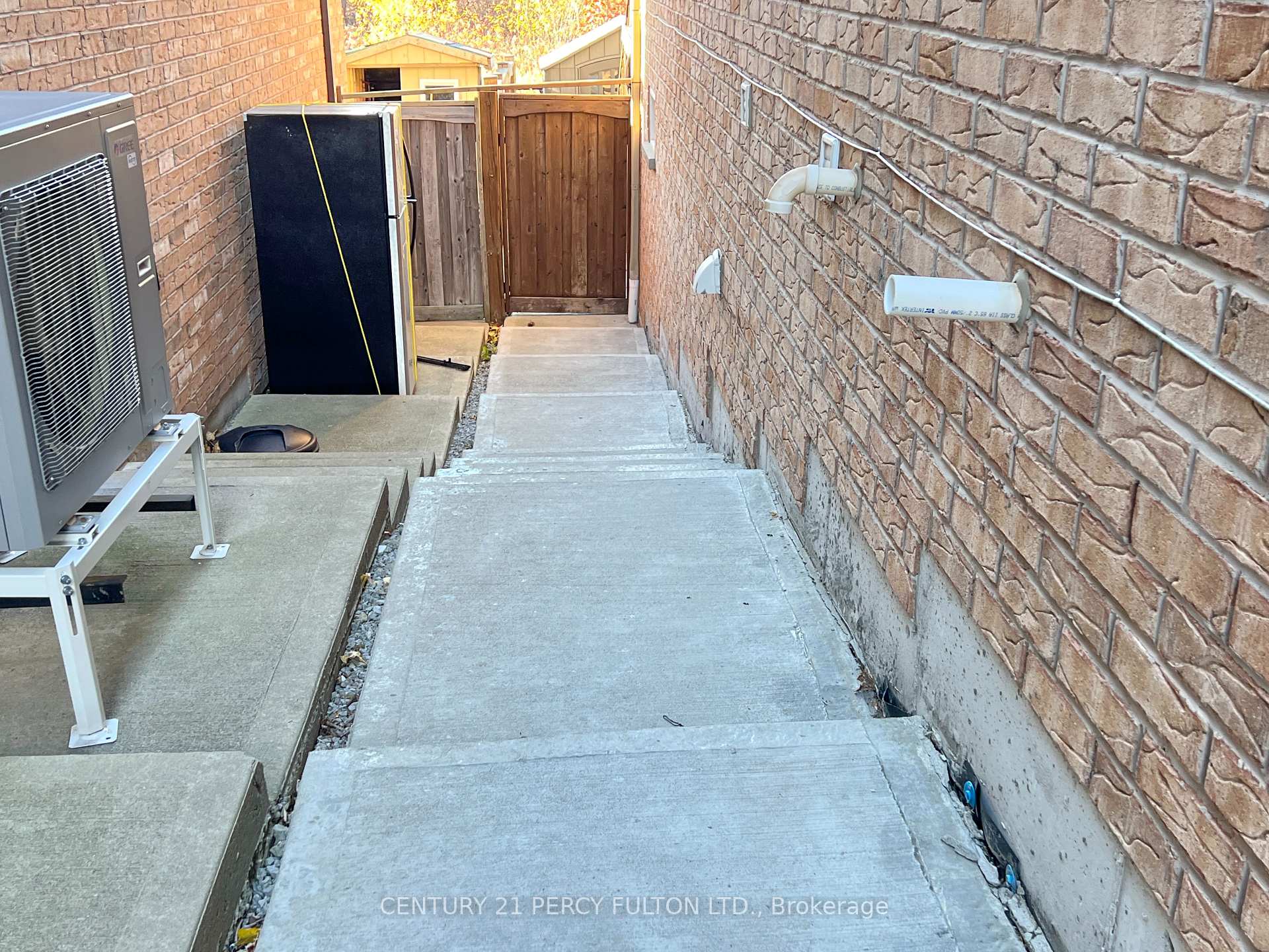 Photo 2 of 48 Bernbridge Road, Markham, Box Grove — HOMEH