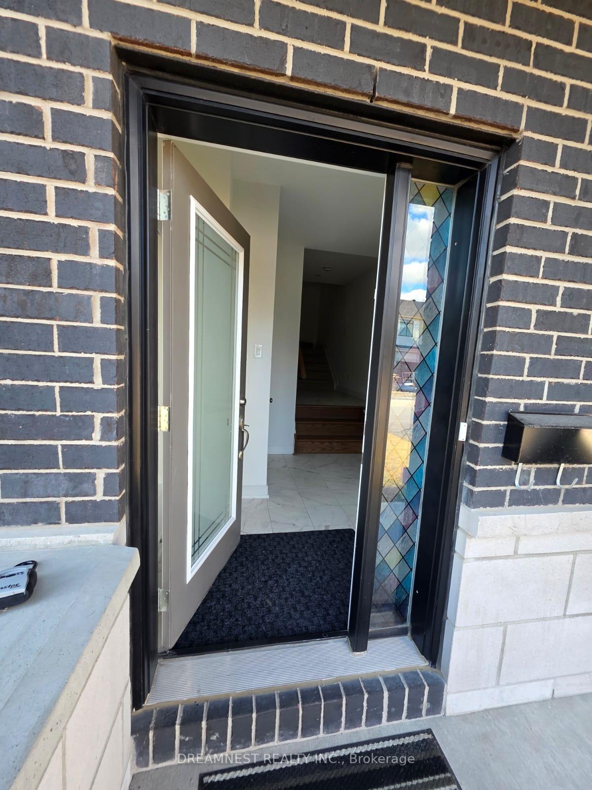 Photo 2 of 854 Anciano Crescent, Ottawa, Kanata - Emerald Meadows/Trailwest — HOMEH