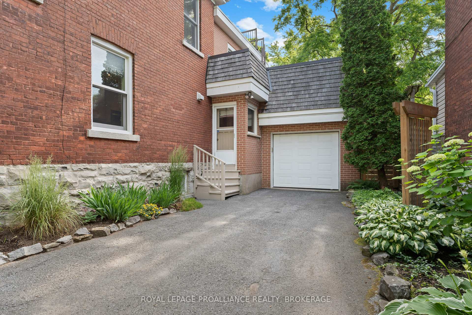 Photo 4 of 127 Beverley Street, Kingston, Central City East — HOMEH