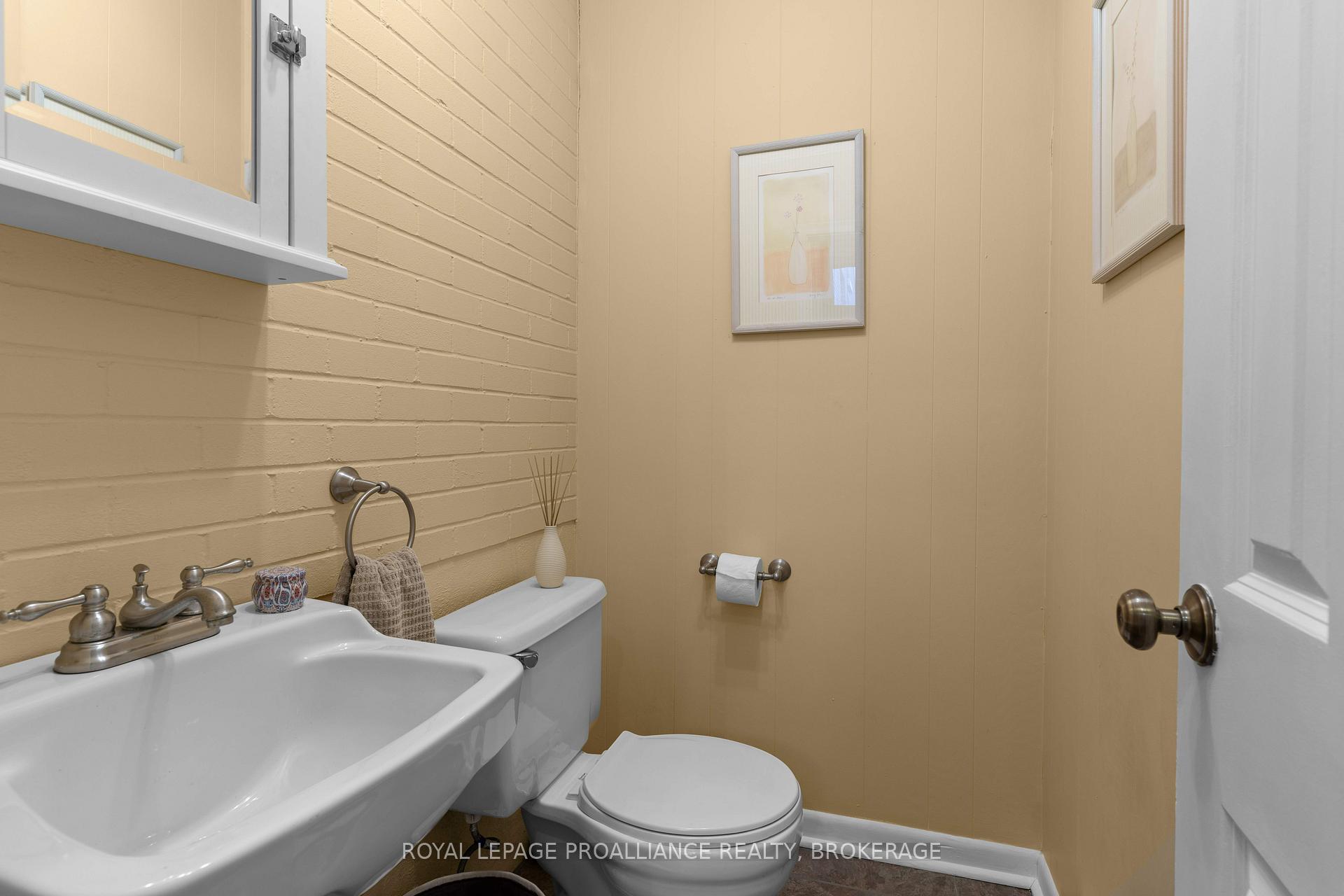 Photo 17 of 127 Beverley Street, Kingston, Central City East — HOMEH