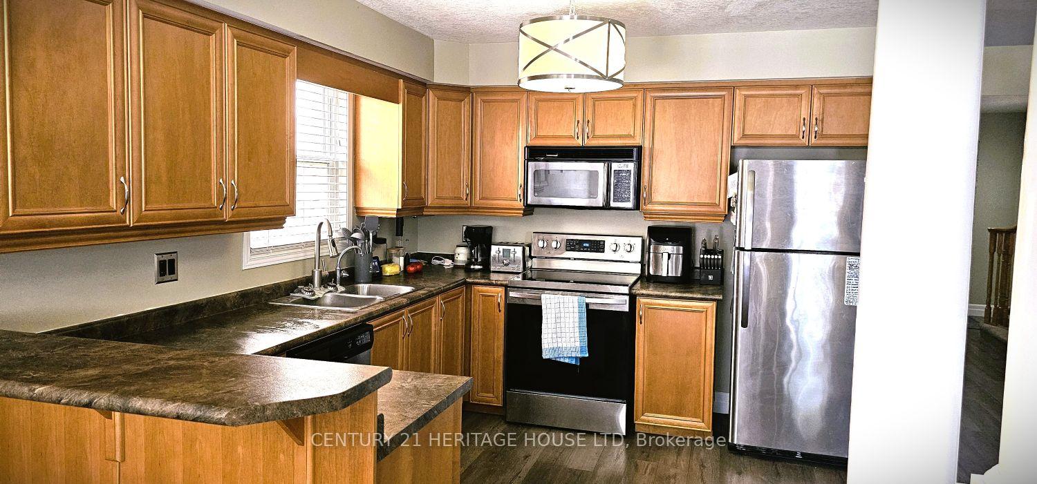 Photo 11 of 256 Sienna Crescent, Kitchener — HOMEH