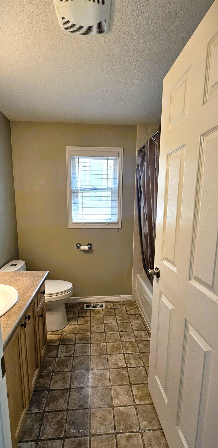 Photo 32 of 256 Sienna Crescent, Kitchener — HOMEH