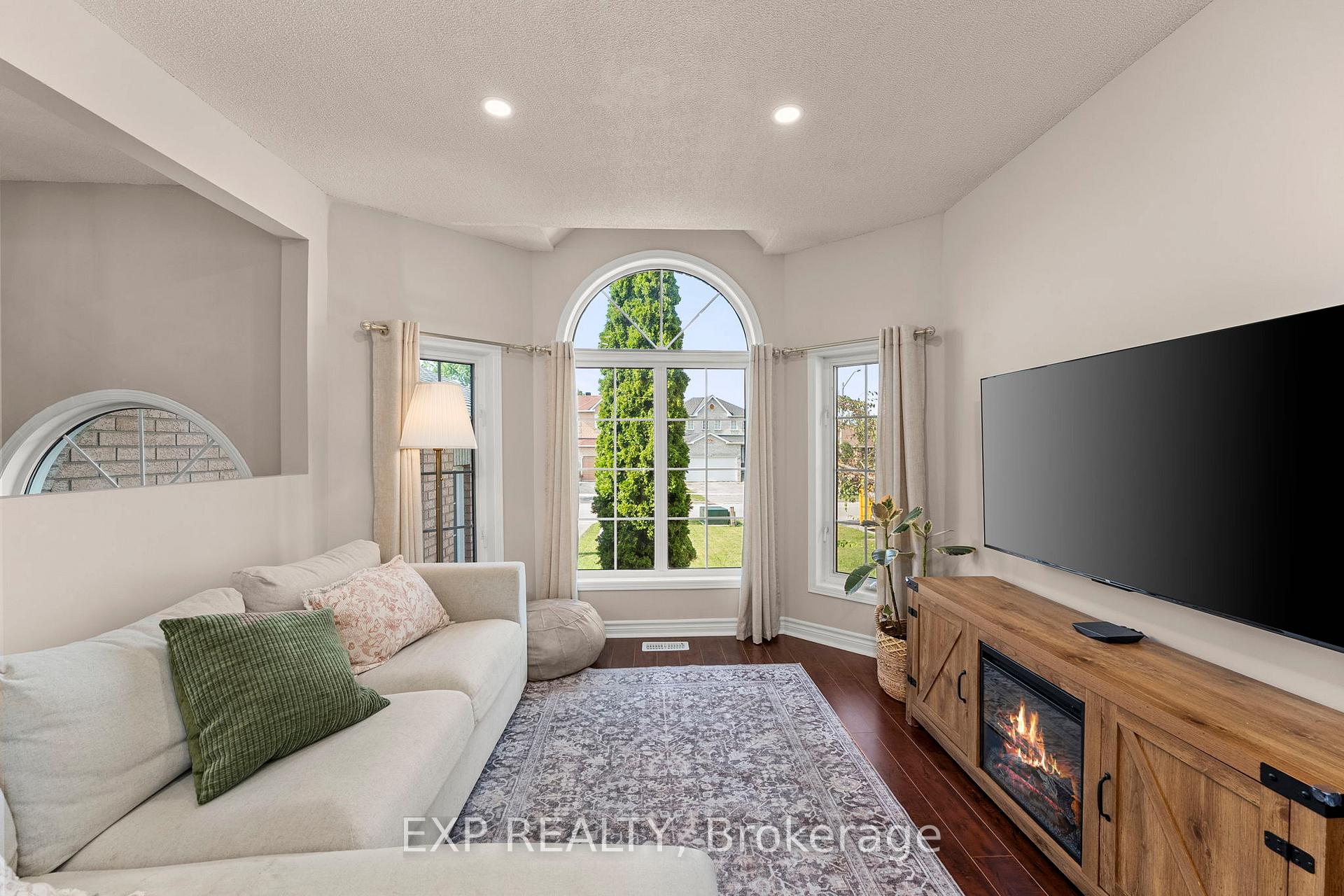 Photo 5 of 1315 Forest Street, Innisfil, Alcona — HOMEH