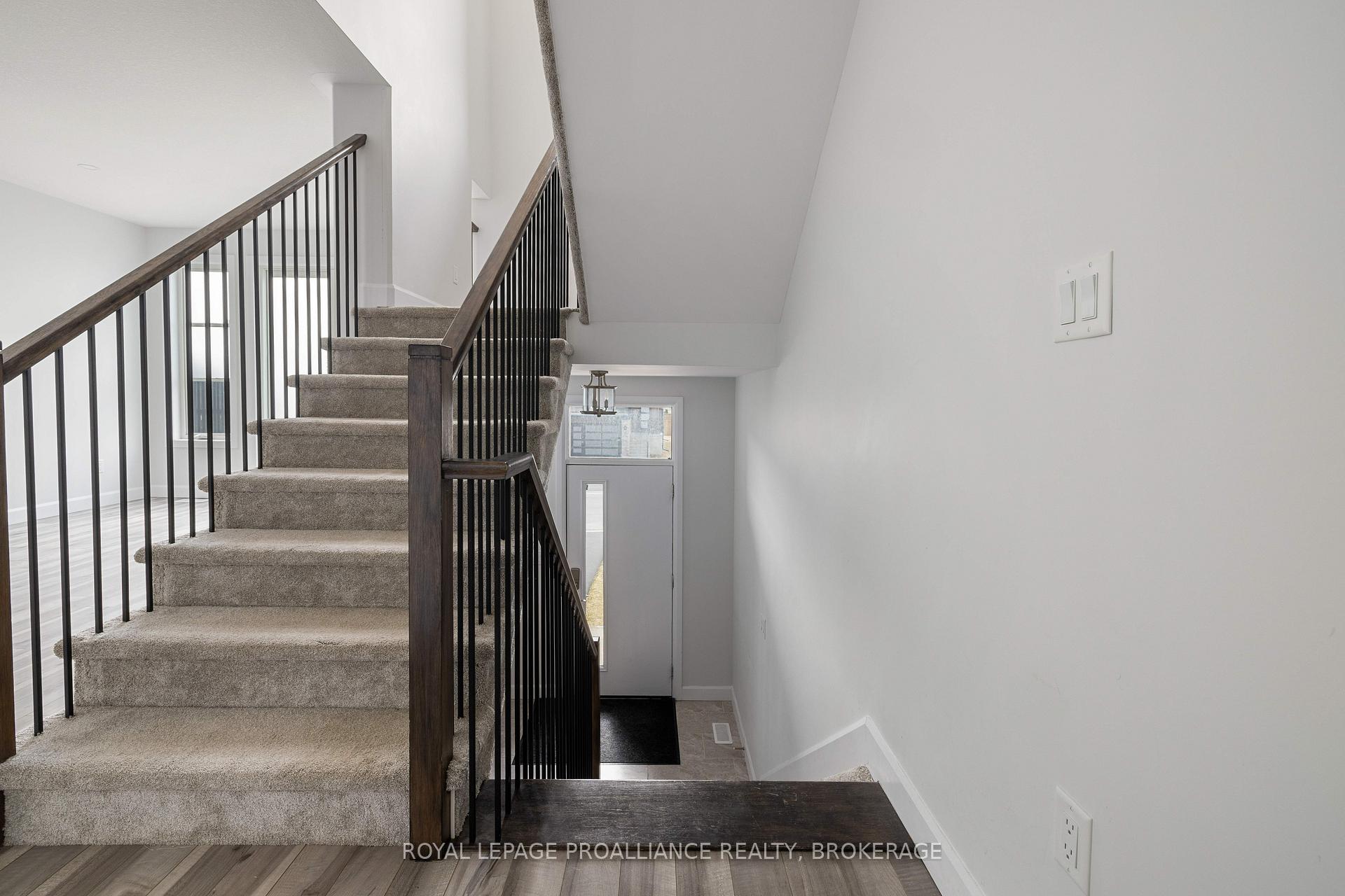 Photo 3 of 133 Superior Drive, Loyalist, Amherstview — HOMEH