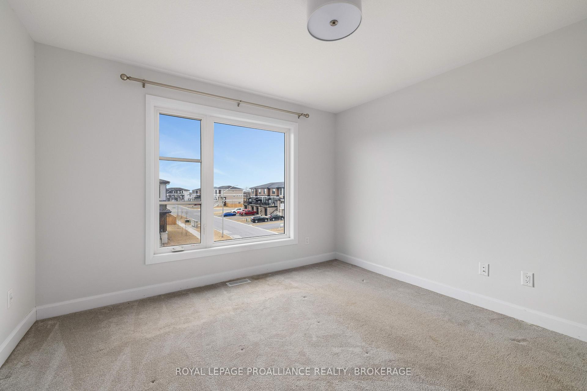 Photo 4 of 133 Superior Drive, Loyalist, Amherstview — HOMEH