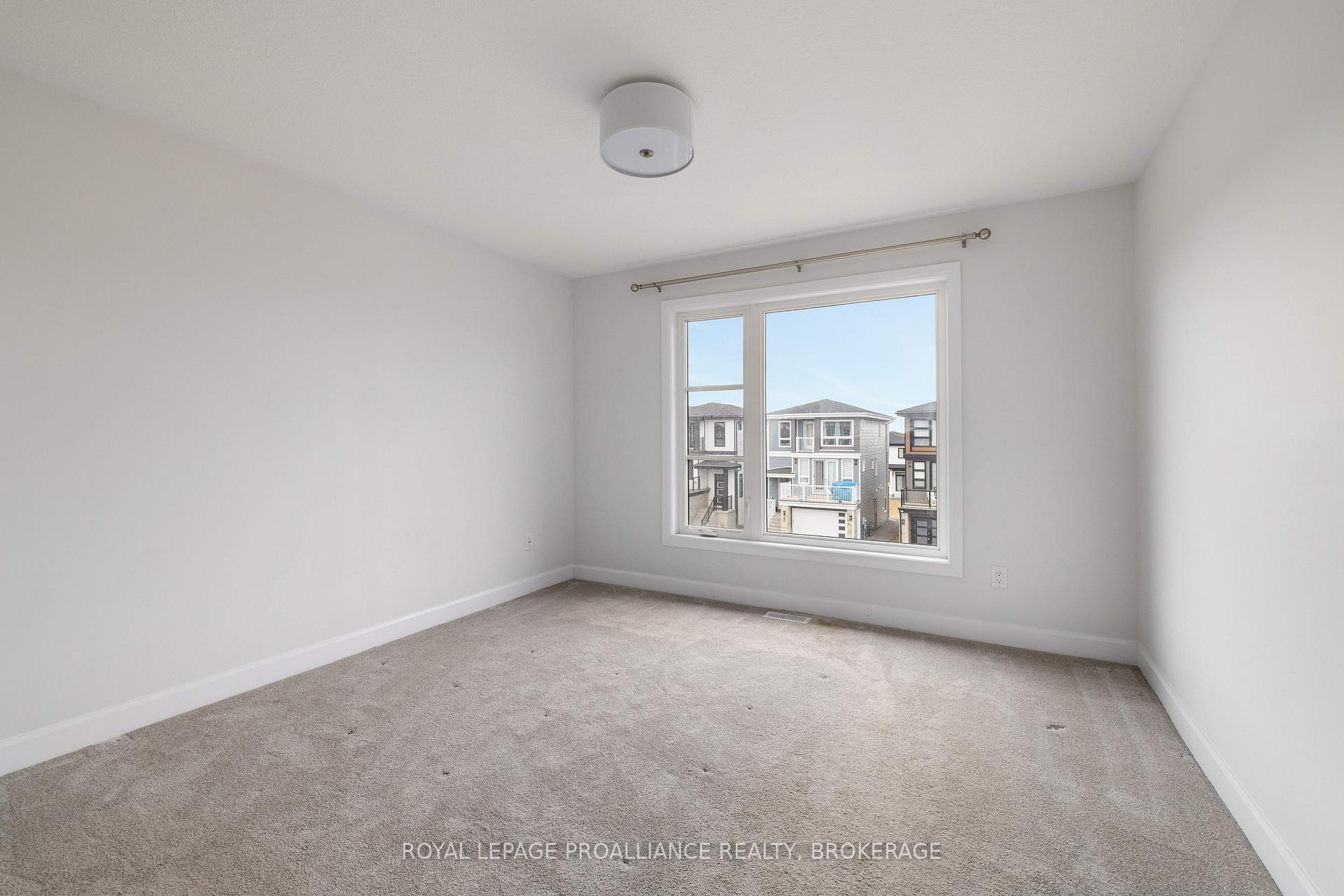 Photo 5 of 133 Superior Drive, Loyalist, Amherstview — HOMEH