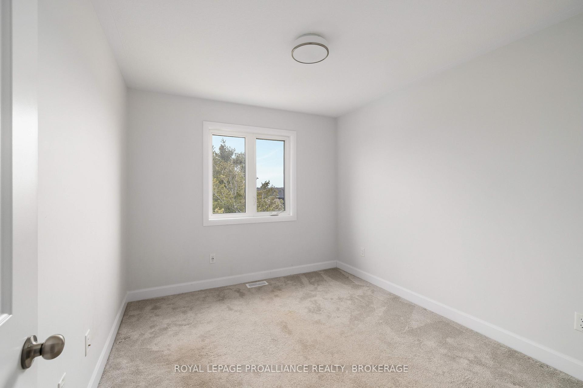 Photo 8 of 133 Superior Drive, Loyalist, Amherstview — HOMEH