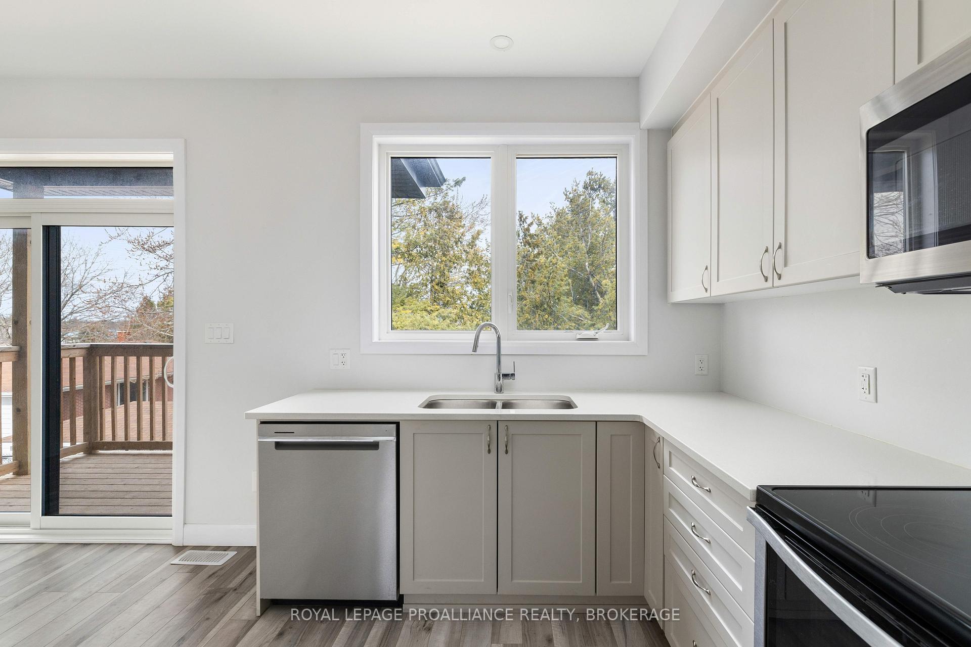 Photo 19 of 133 Superior Drive, Loyalist, Amherstview — HOMEH
