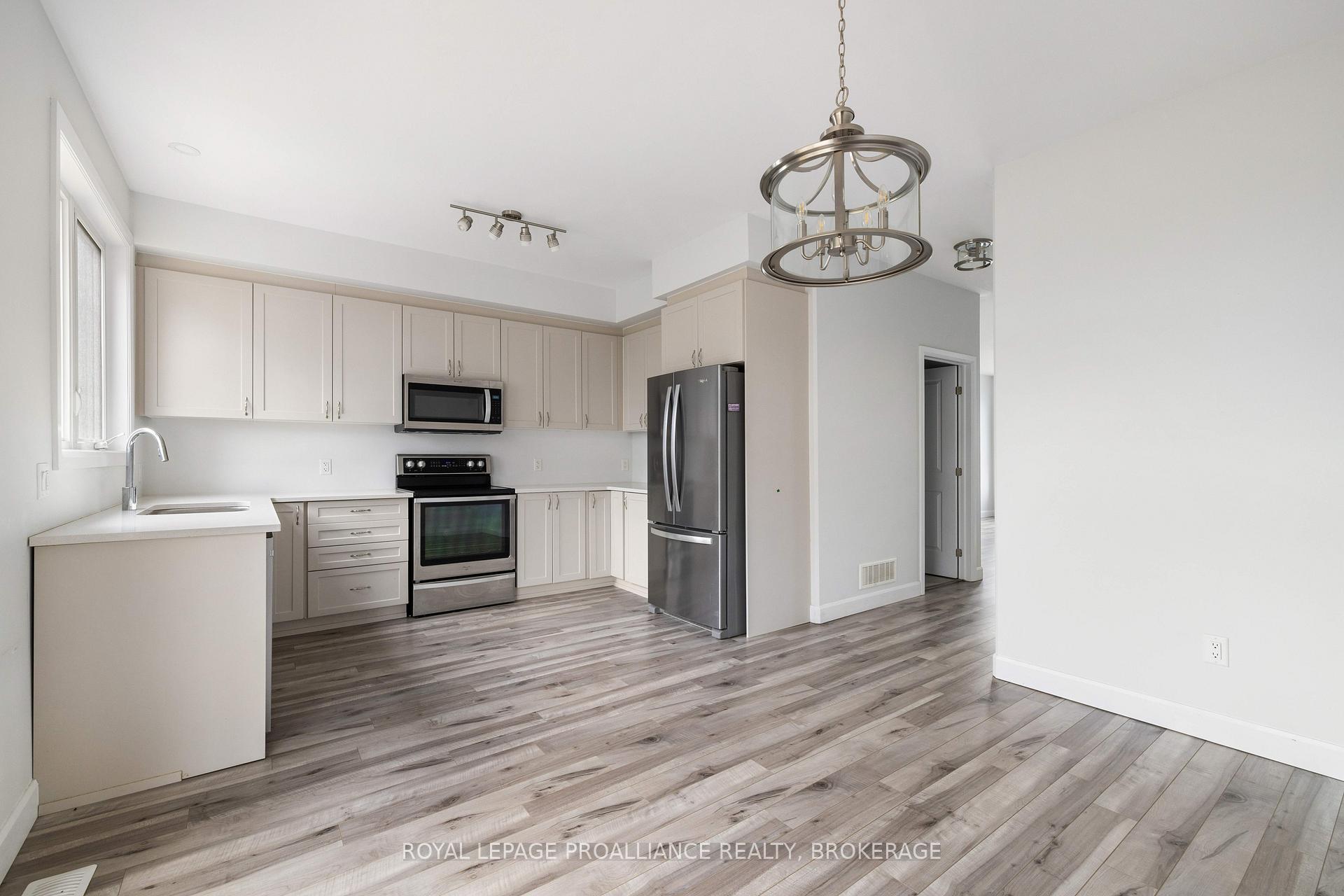 Photo 21 of 133 Superior Drive, Loyalist, Amherstview — HOMEH