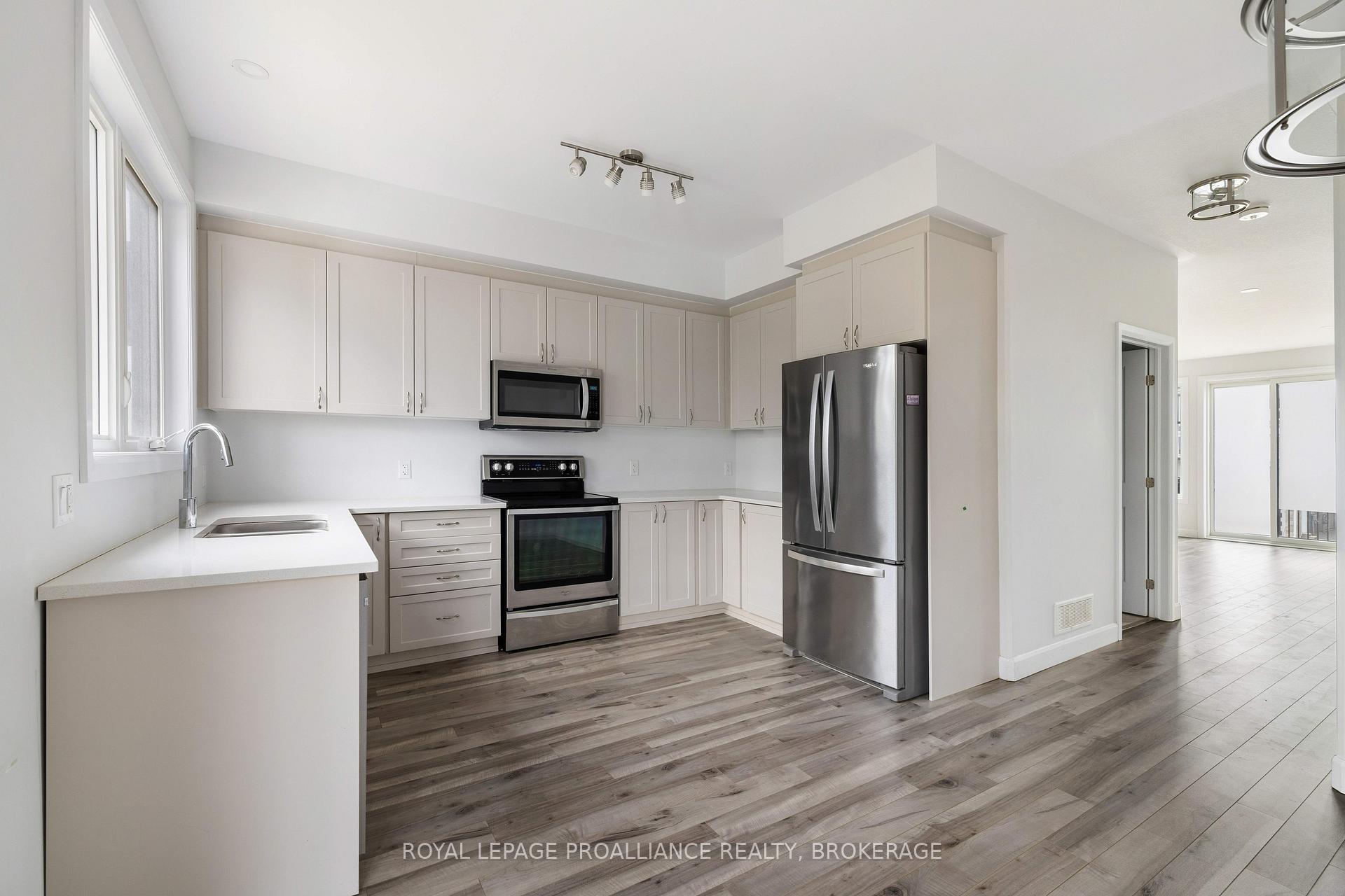 Photo 22 of 133 Superior Drive, Loyalist, Amherstview — HOMEH