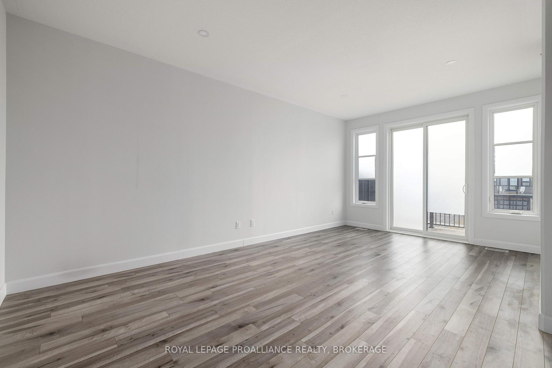 Photo 32 of 133 Superior Drive, Loyalist, Amherstview — HOMEH