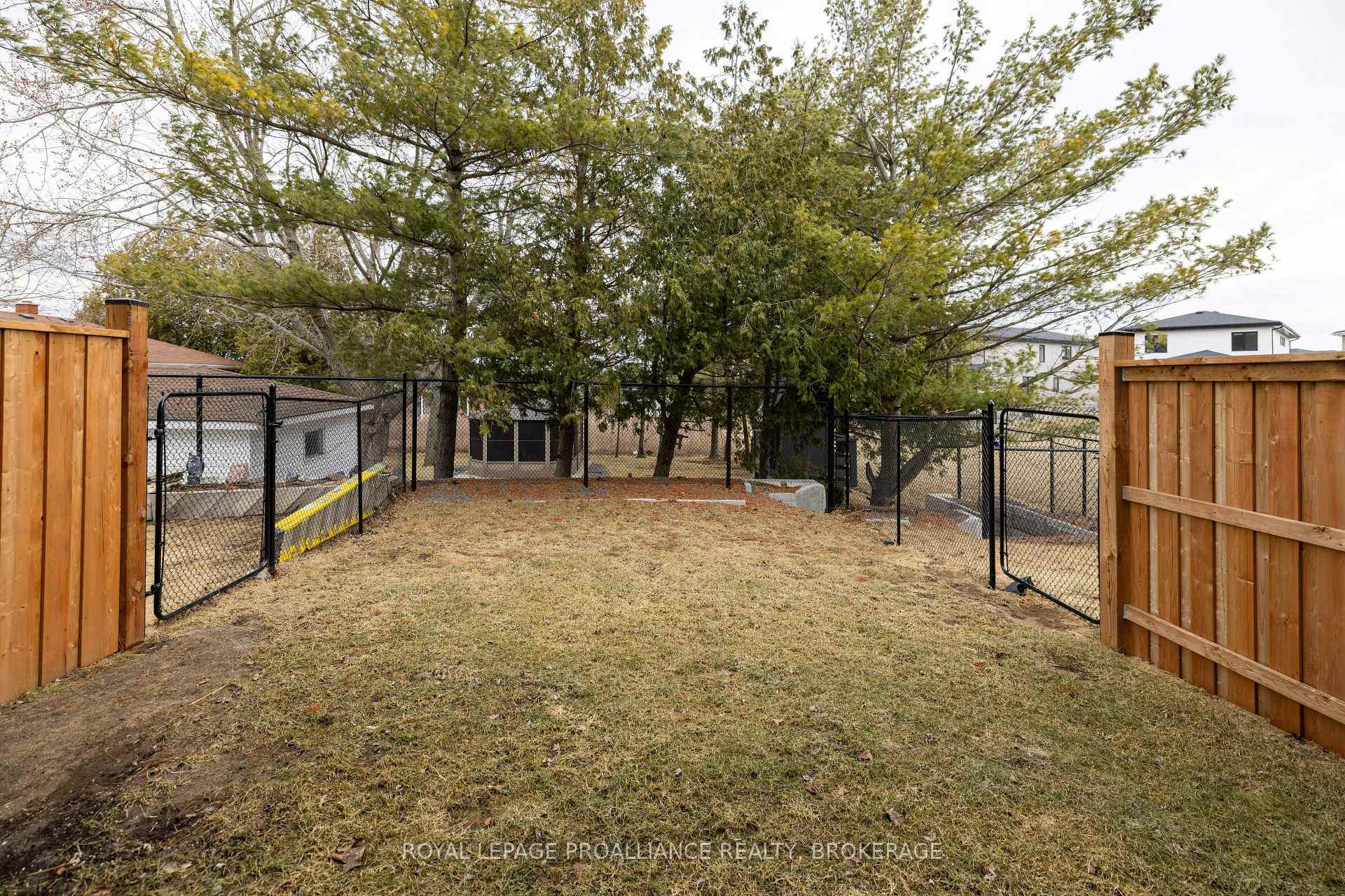 Photo 34 of 133 Superior Drive, Loyalist, Amherstview — HOMEH