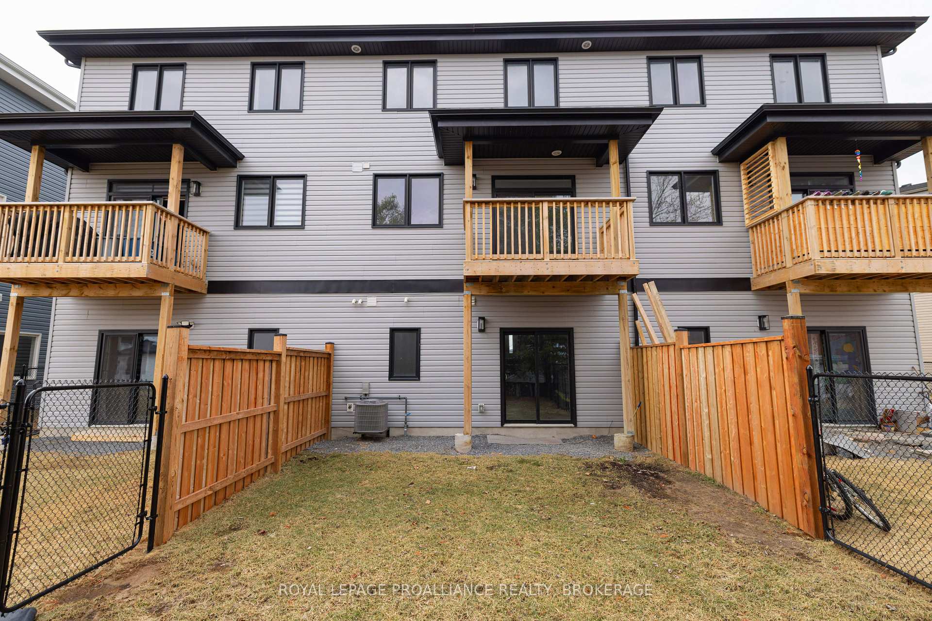 Photo 36 of 133 Superior Drive, Loyalist, Amherstview — HOMEH