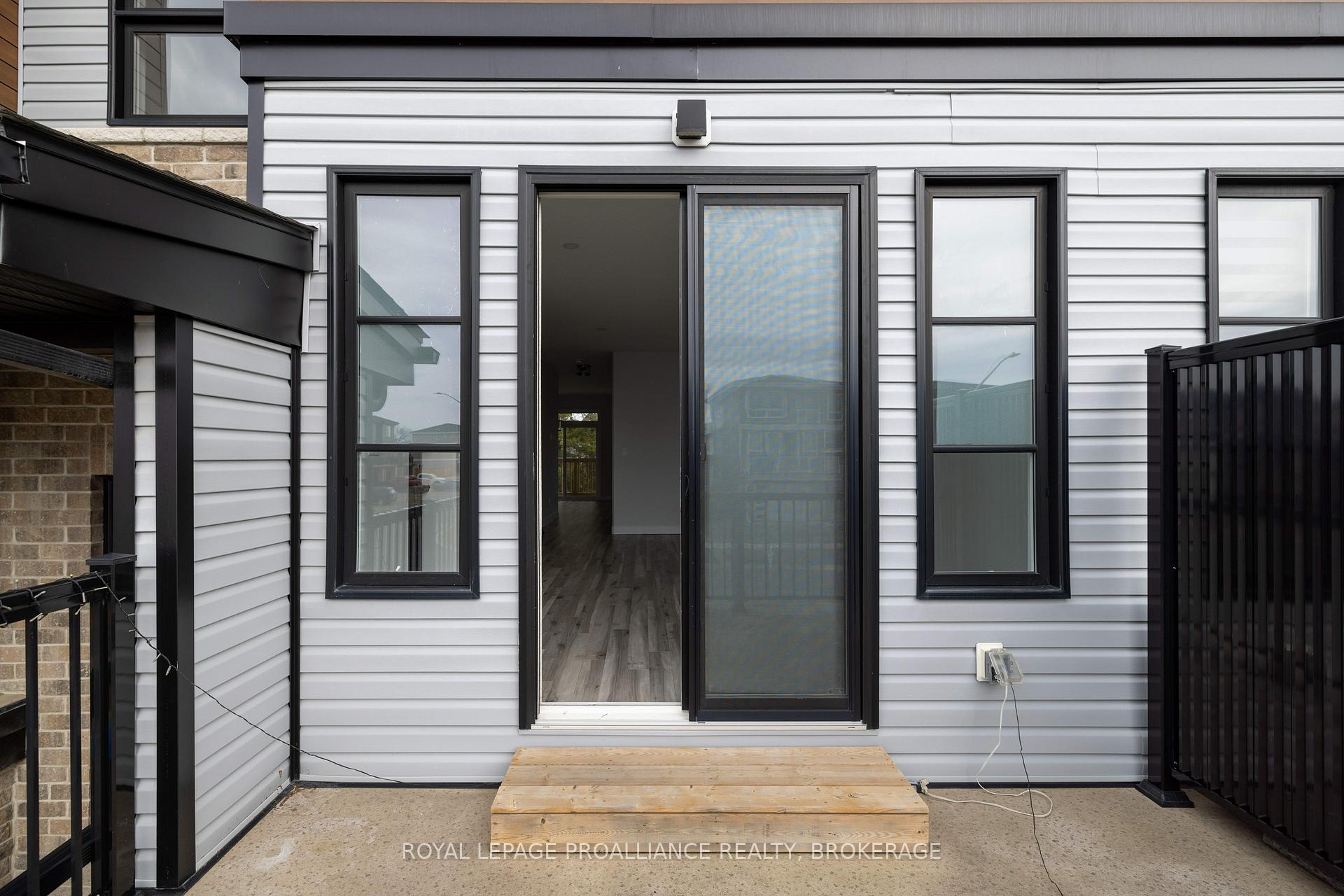 Photo 38 of 133 Superior Drive, Loyalist, Amherstview — HOMEH