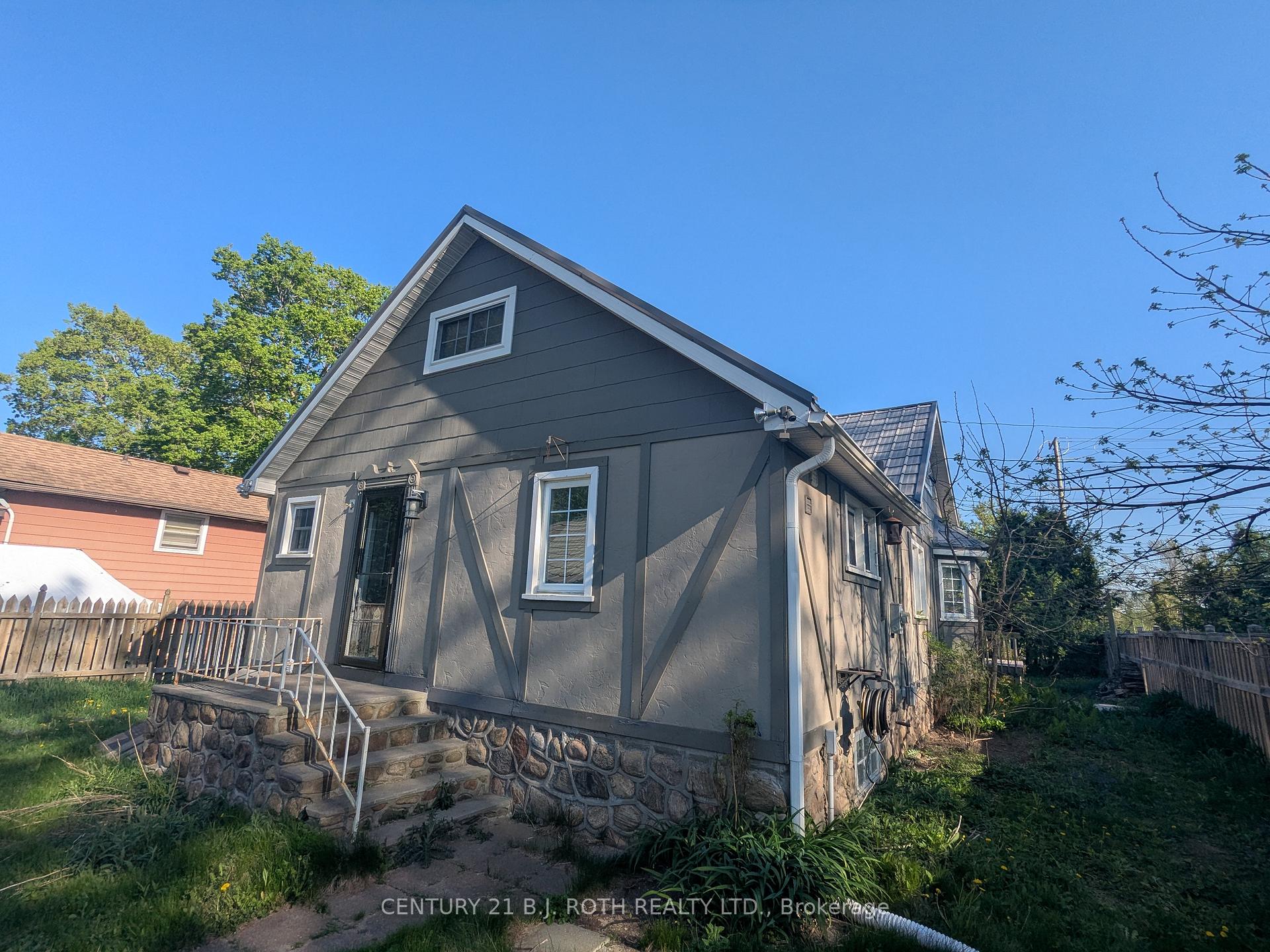 Front of 2709 25 Side Road