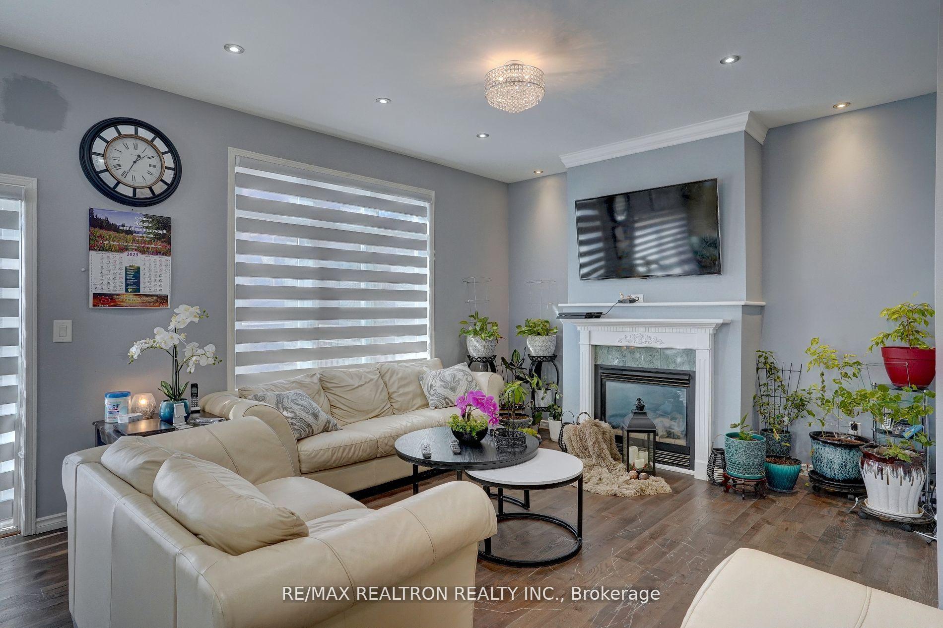 Photo 10 of 2 Mccaul Street, Markham, Berczy — HOMEH