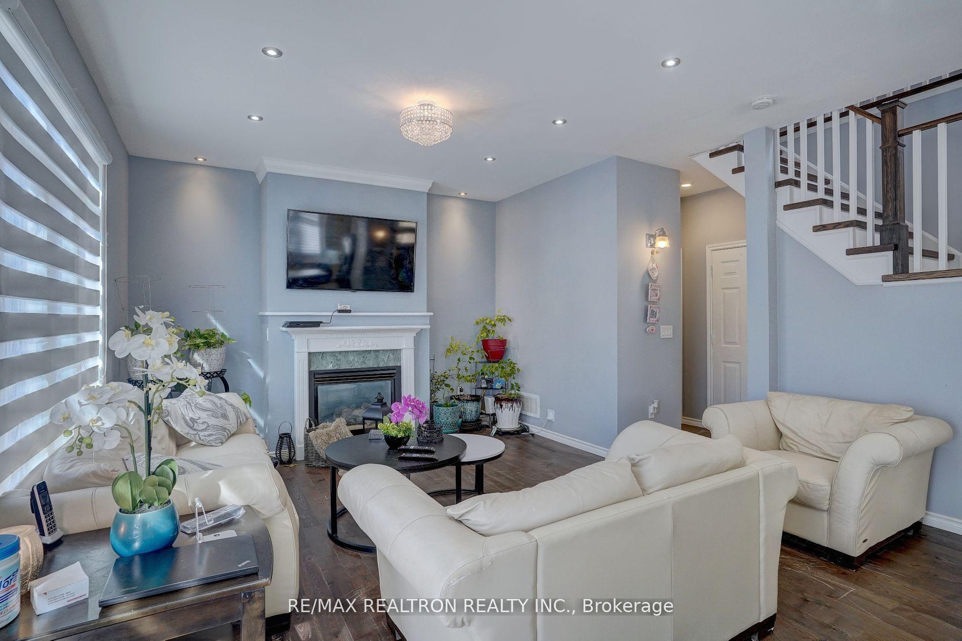 Photo 11 of 2 Mccaul Street, Markham, Berczy — HOMEH