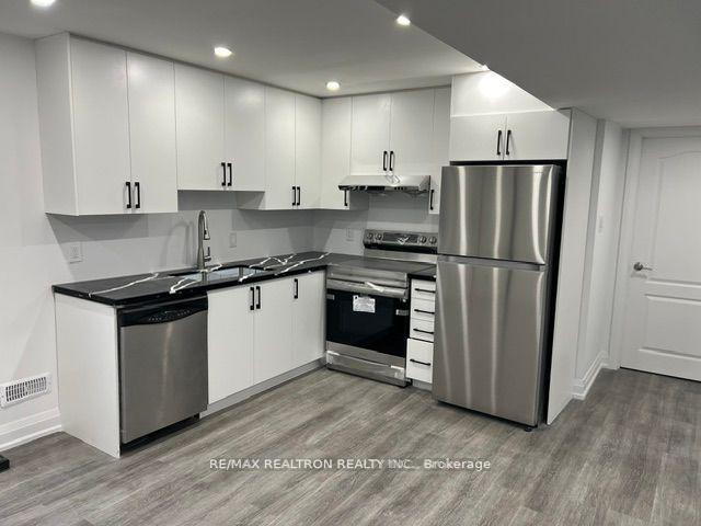 Photo 25 of 2 Mccaul Street, Markham, Berczy — HOMEH