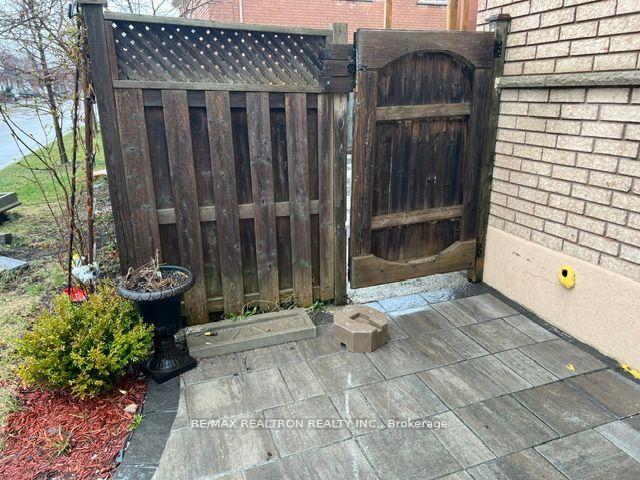 Photo 35 of 2 Mccaul Street, Markham, Berczy — HOMEH