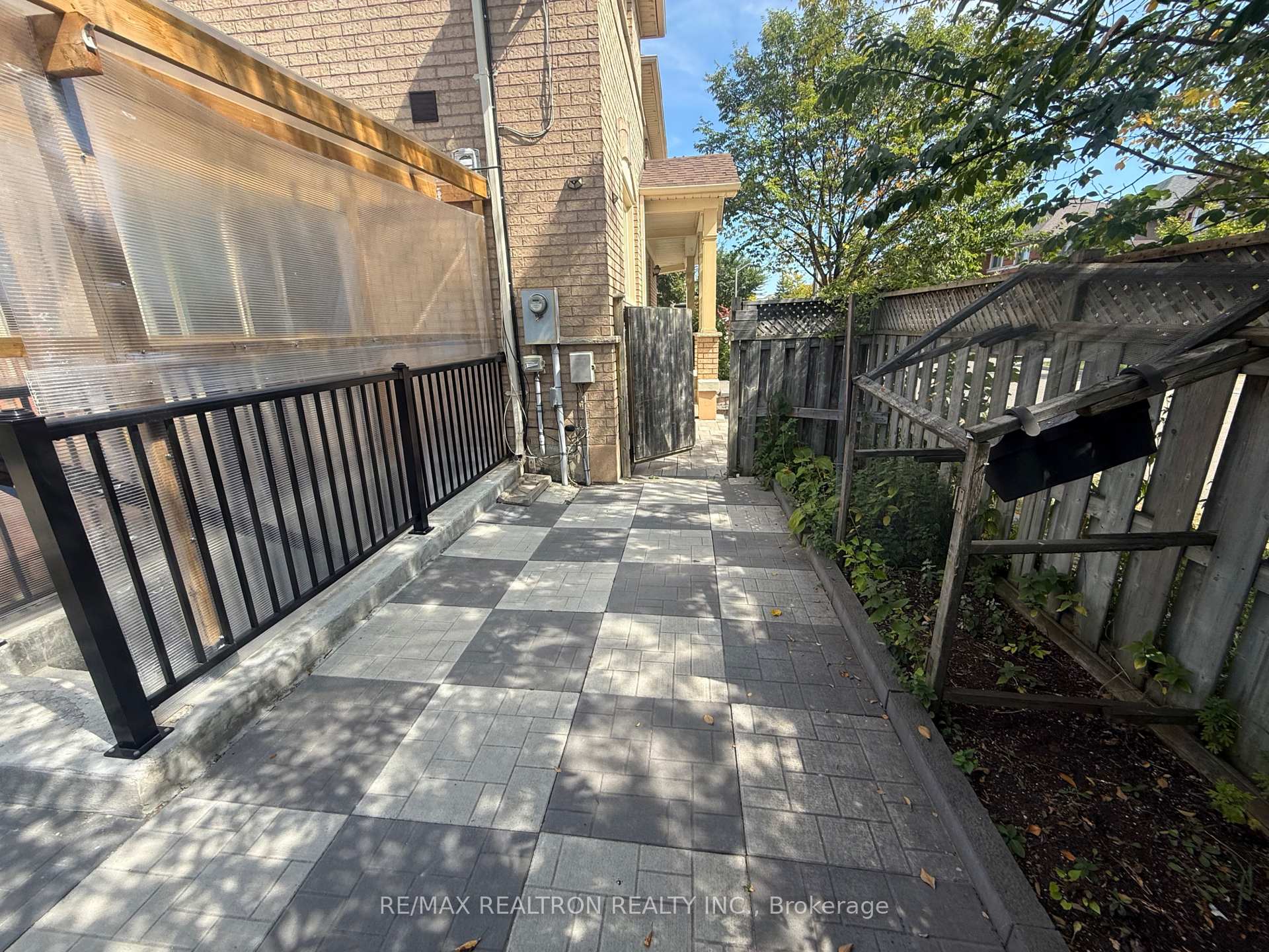 Photo 40 of 2 Mccaul Street, Markham, Berczy — HOMEH