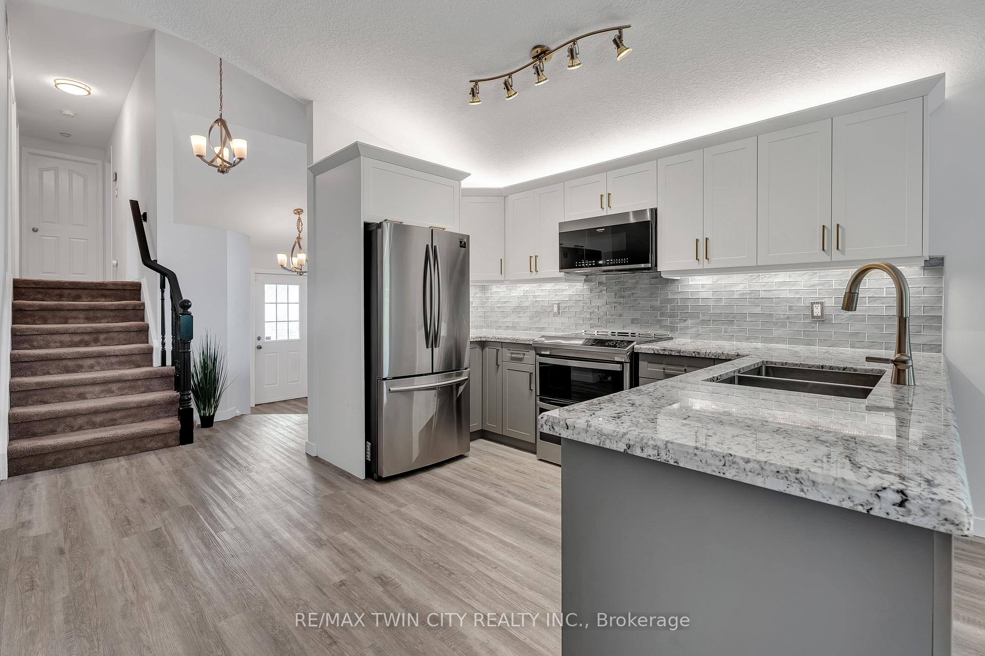 Photo 9 of 4 Orchid Crescent, Kitchener — HOMEH
