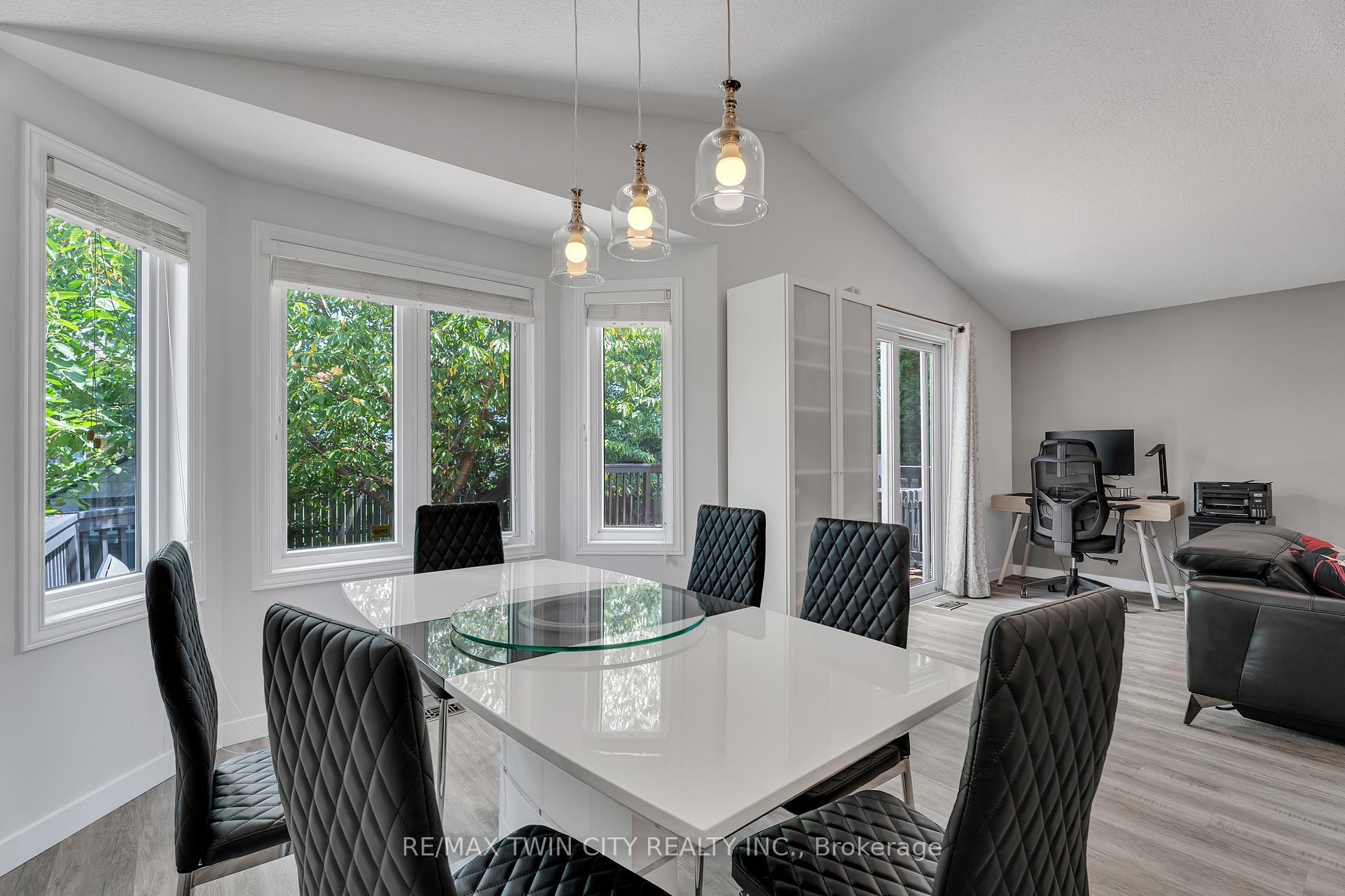 Photo 12 of 4 Orchid Crescent, Kitchener — HOMEH