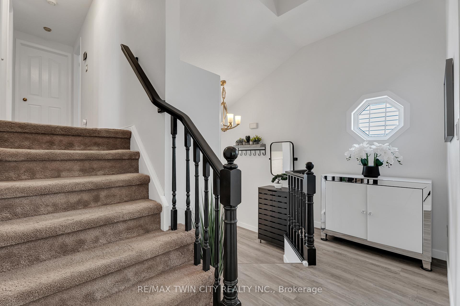 Photo 18 of 4 Orchid Crescent, Kitchener — HOMEH