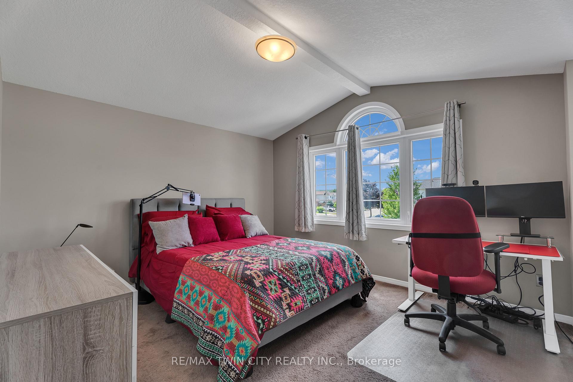 Photo 19 of 4 Orchid Crescent, Kitchener — HOMEH