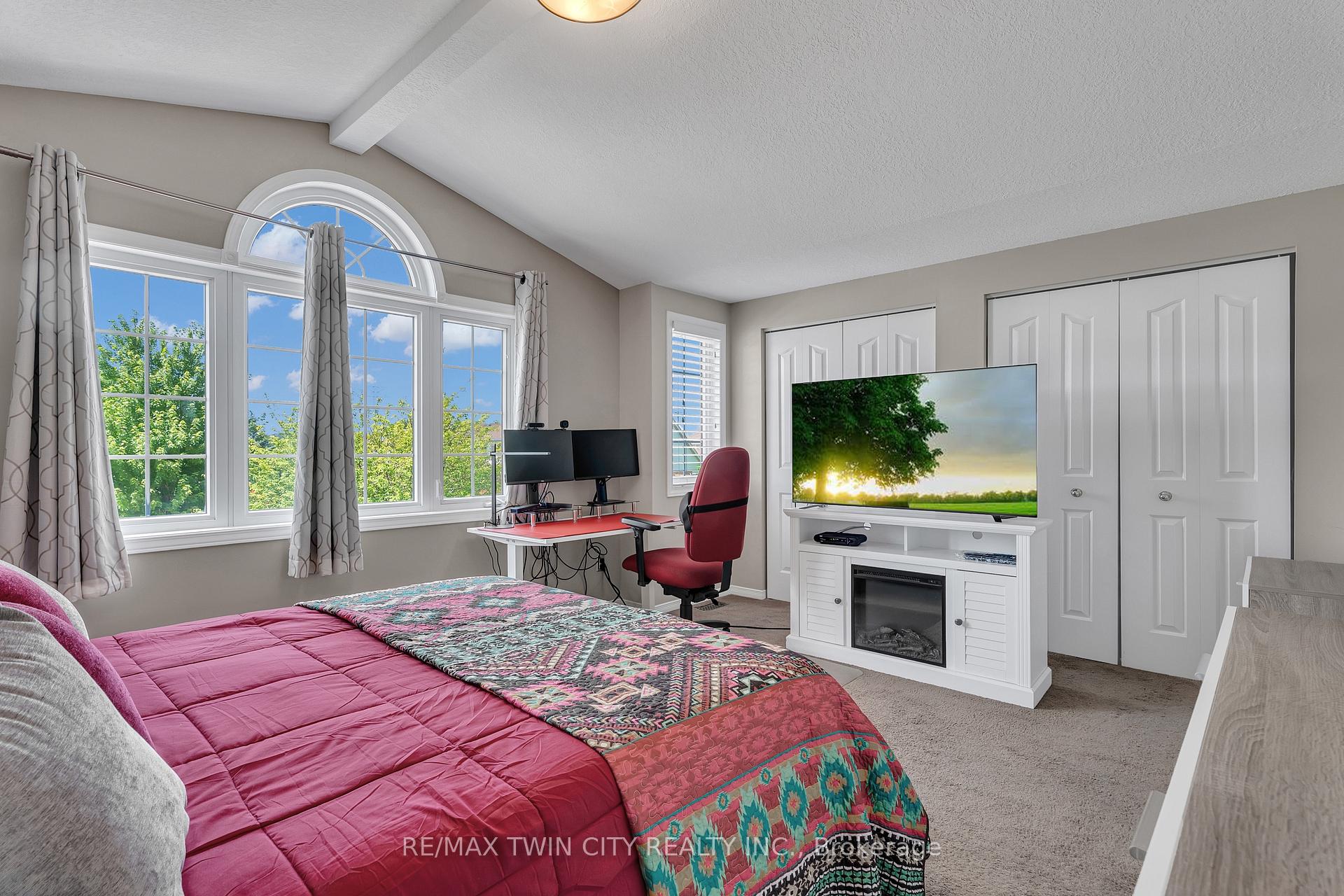Photo 21 of 4 Orchid Crescent, Kitchener — HOMEH