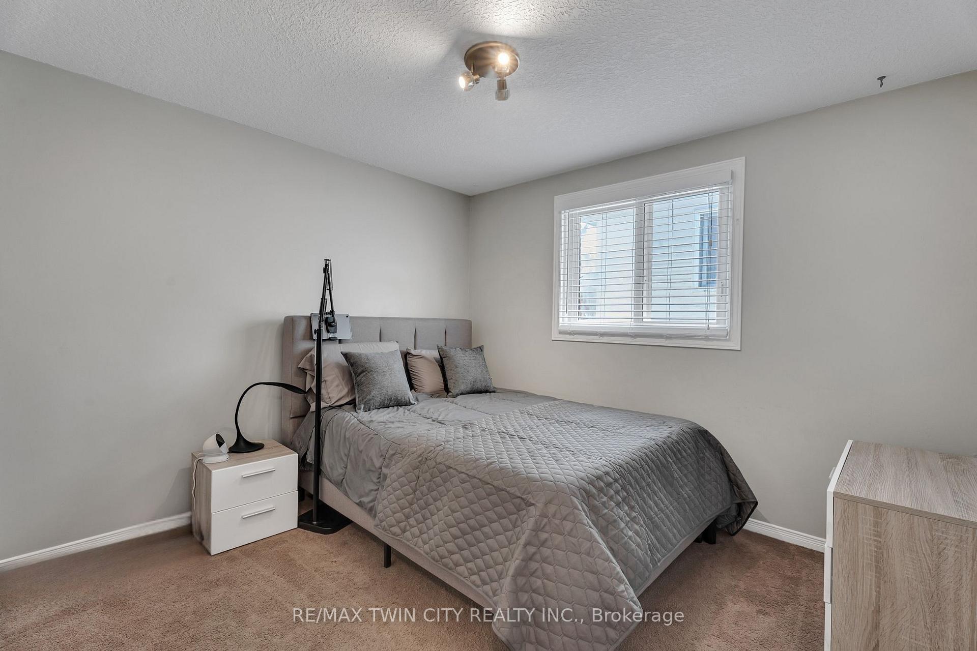 Photo 22 of 4 Orchid Crescent, Kitchener — HOMEH