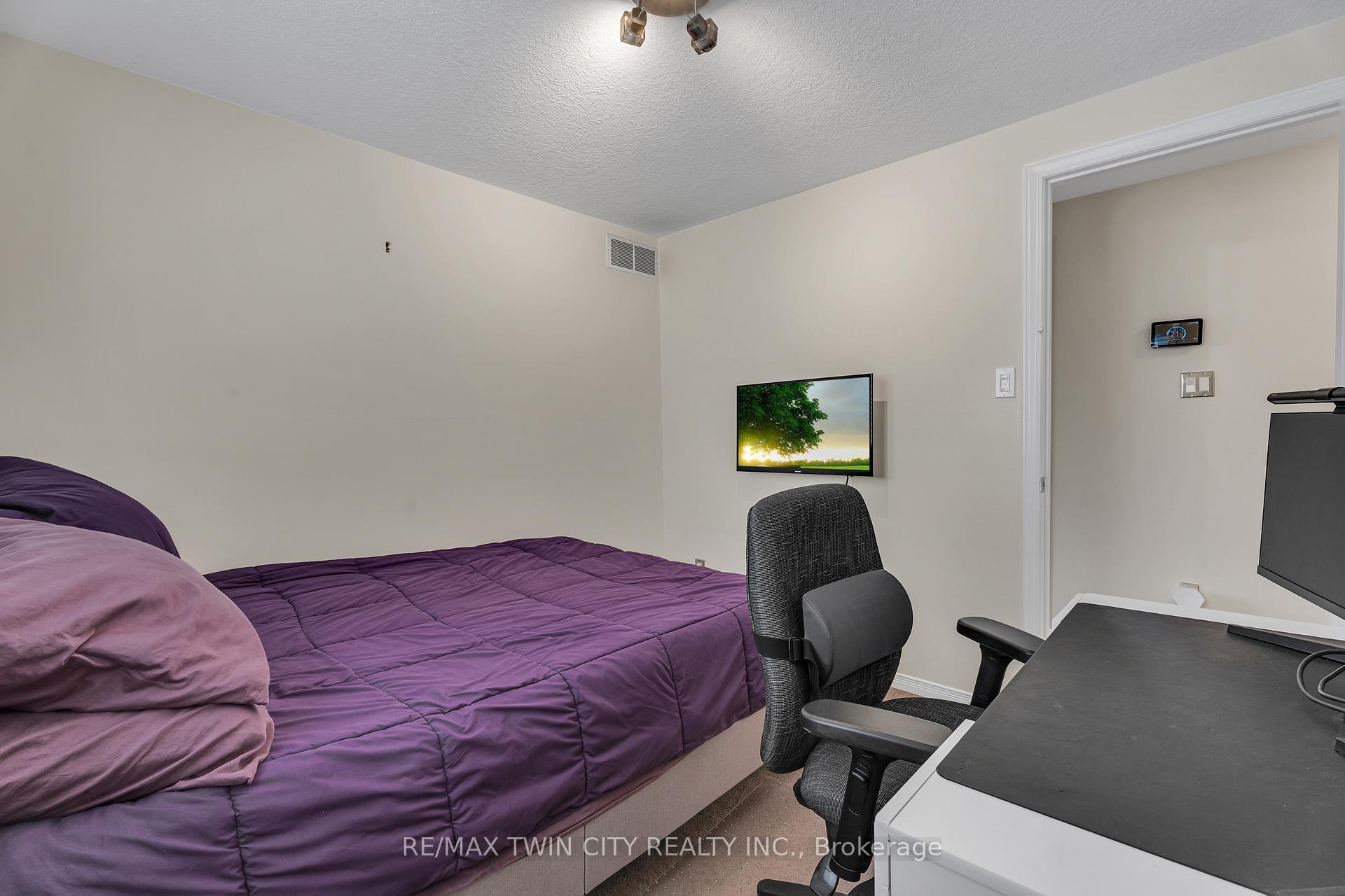 Photo 25 of 4 Orchid Crescent, Kitchener — HOMEH
