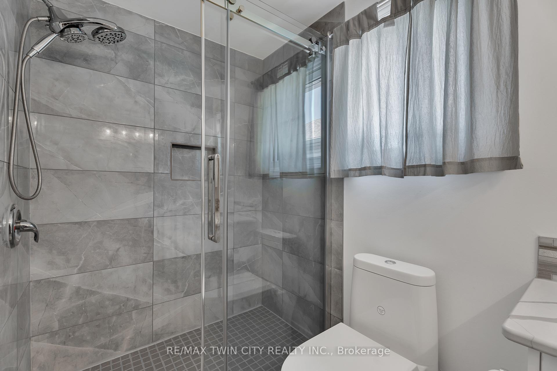 Photo 27 of 4 Orchid Crescent, Kitchener — HOMEH