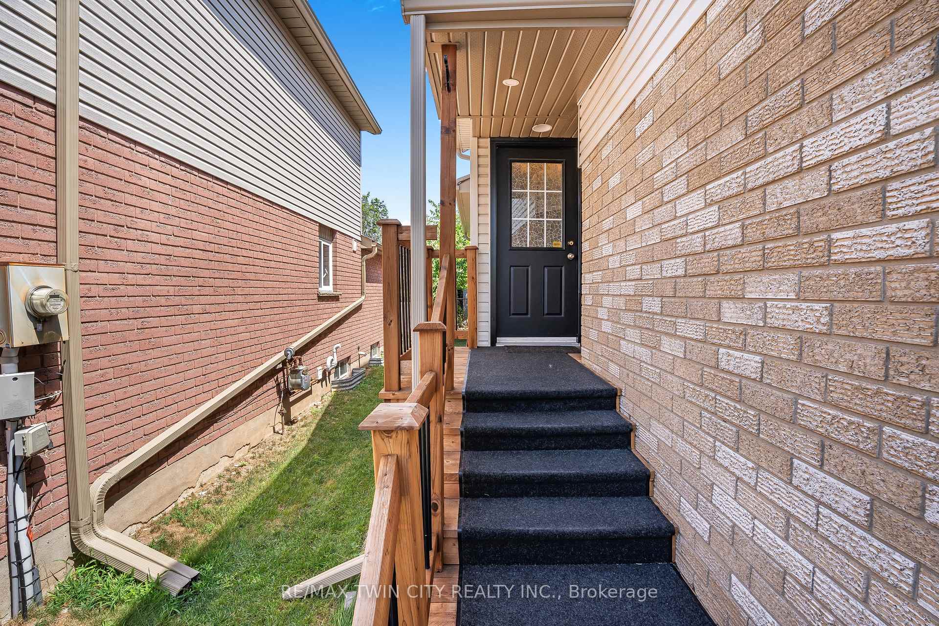 Photo 37 of 4 Orchid Crescent, Kitchener — HOMEH