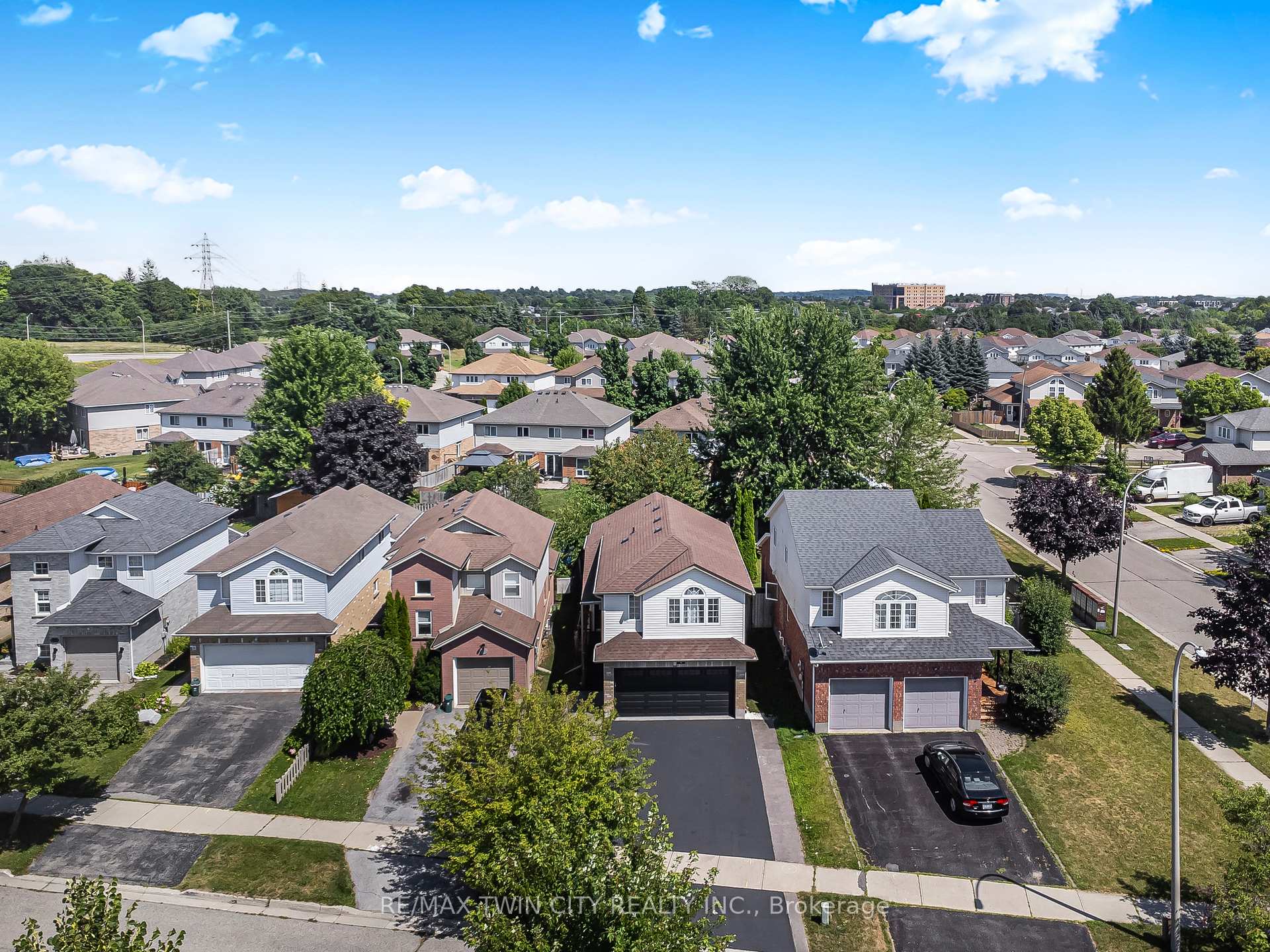 Photo 38 of 4 Orchid Crescent, Kitchener — HOMEH