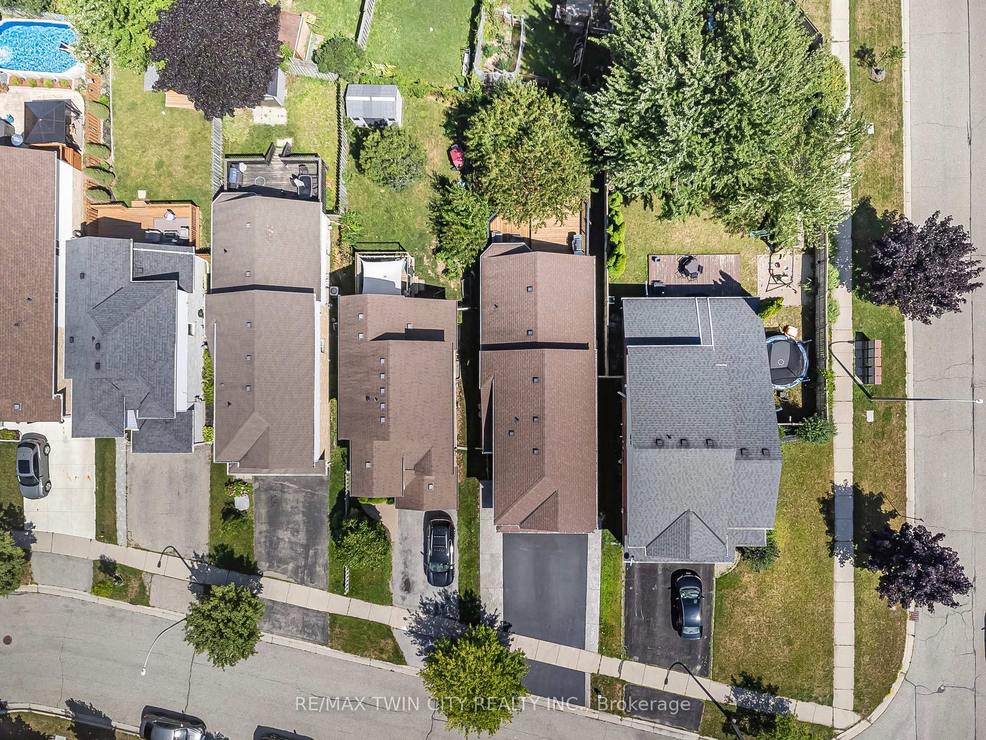 Photo 39 of 4 Orchid Crescent, Kitchener — HOMEH