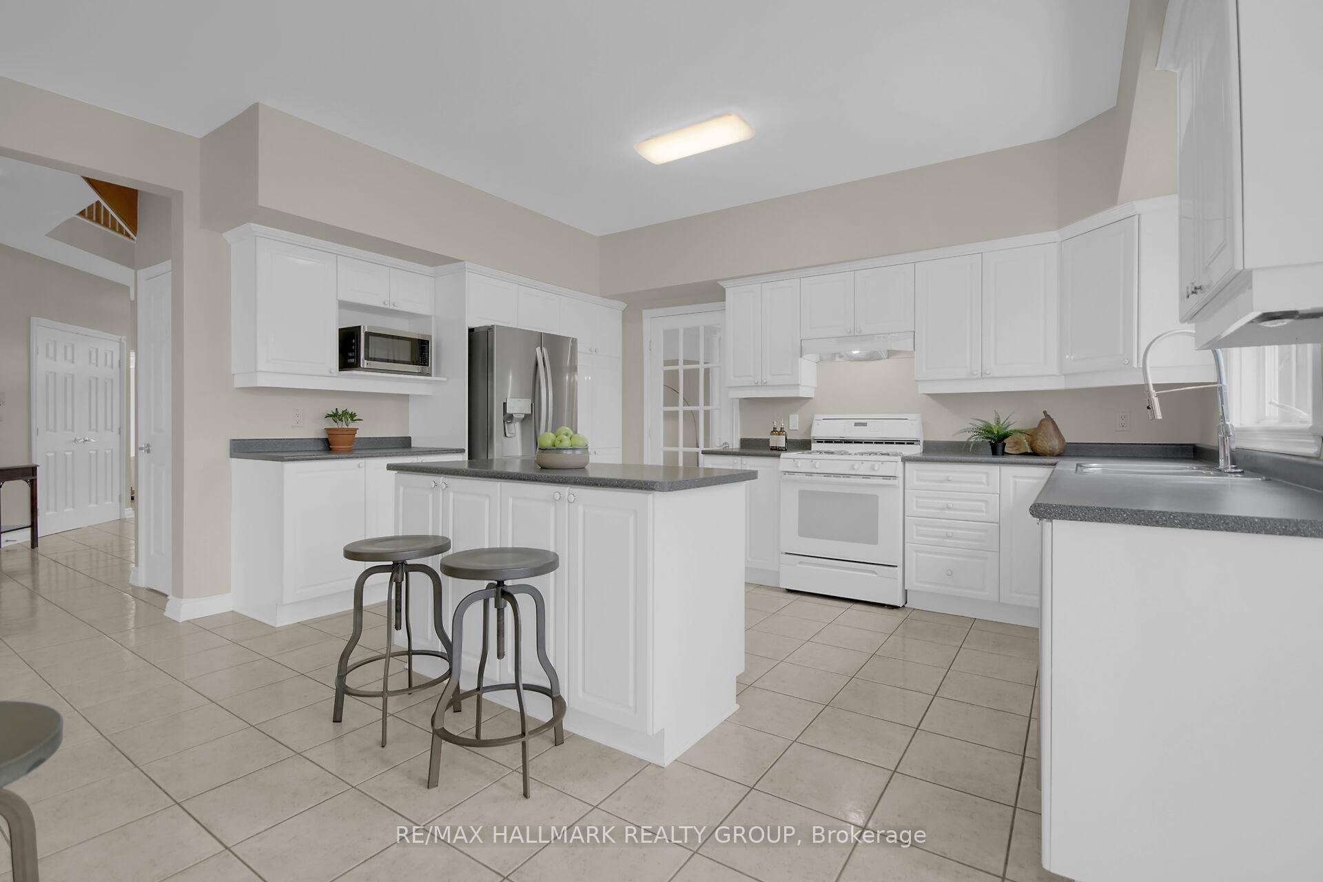 Photo 19 of 138 Shaughnessy Crescent, Ottawa, Kanata - Kanata Lakes/Heritage Hills — HOMEH