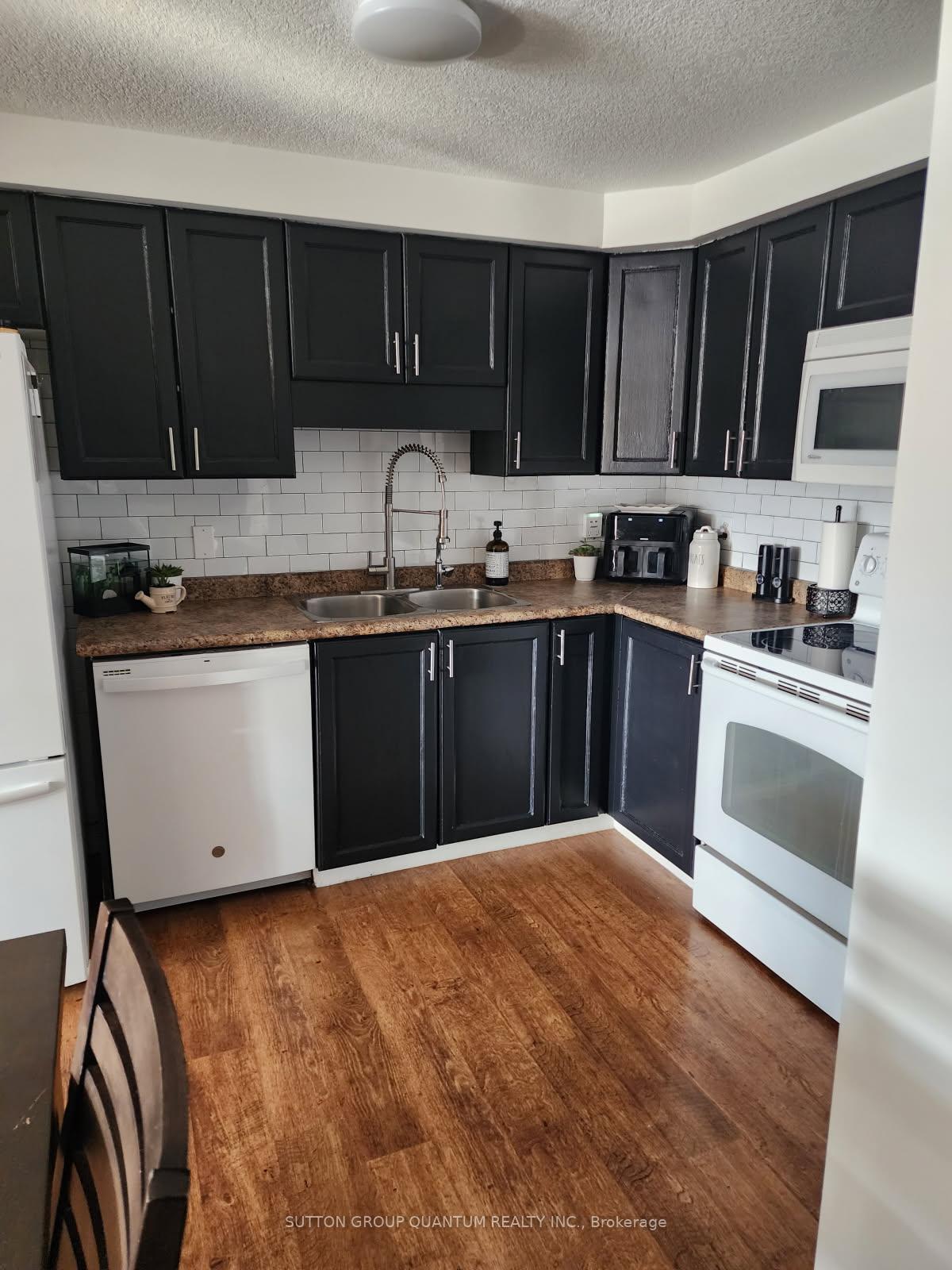Photo 4 of 17 Corsica Street, Kitchener, Huron Park — HOMEH