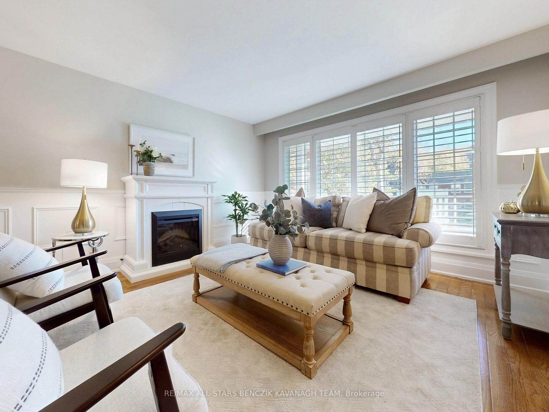 Photo 3 of 14 Hamilton Hall Drive, Markham, Markham Village — HOMEH