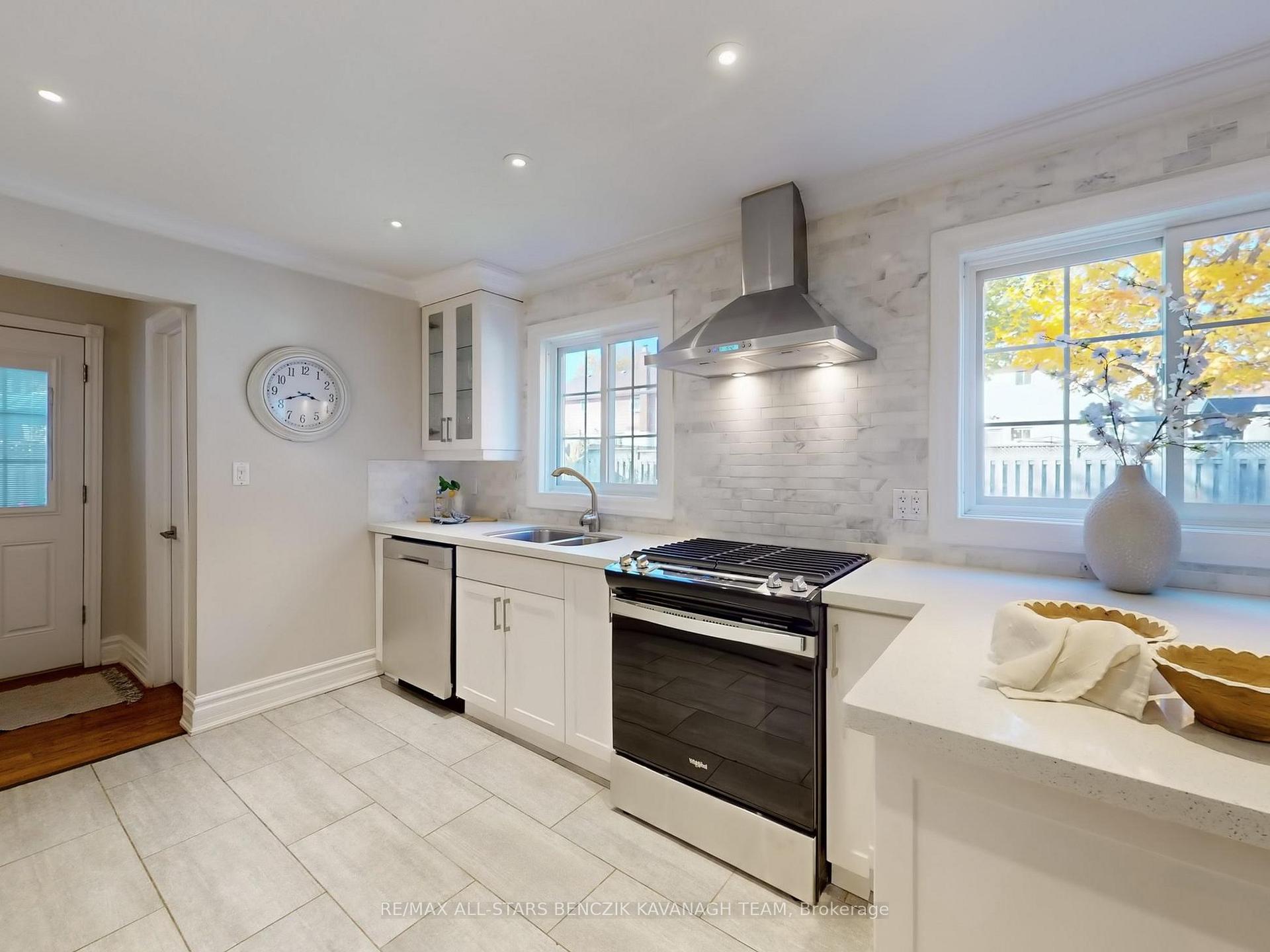 Photo 7 of 14 Hamilton Hall Drive, Markham, Markham Village — HOMEH