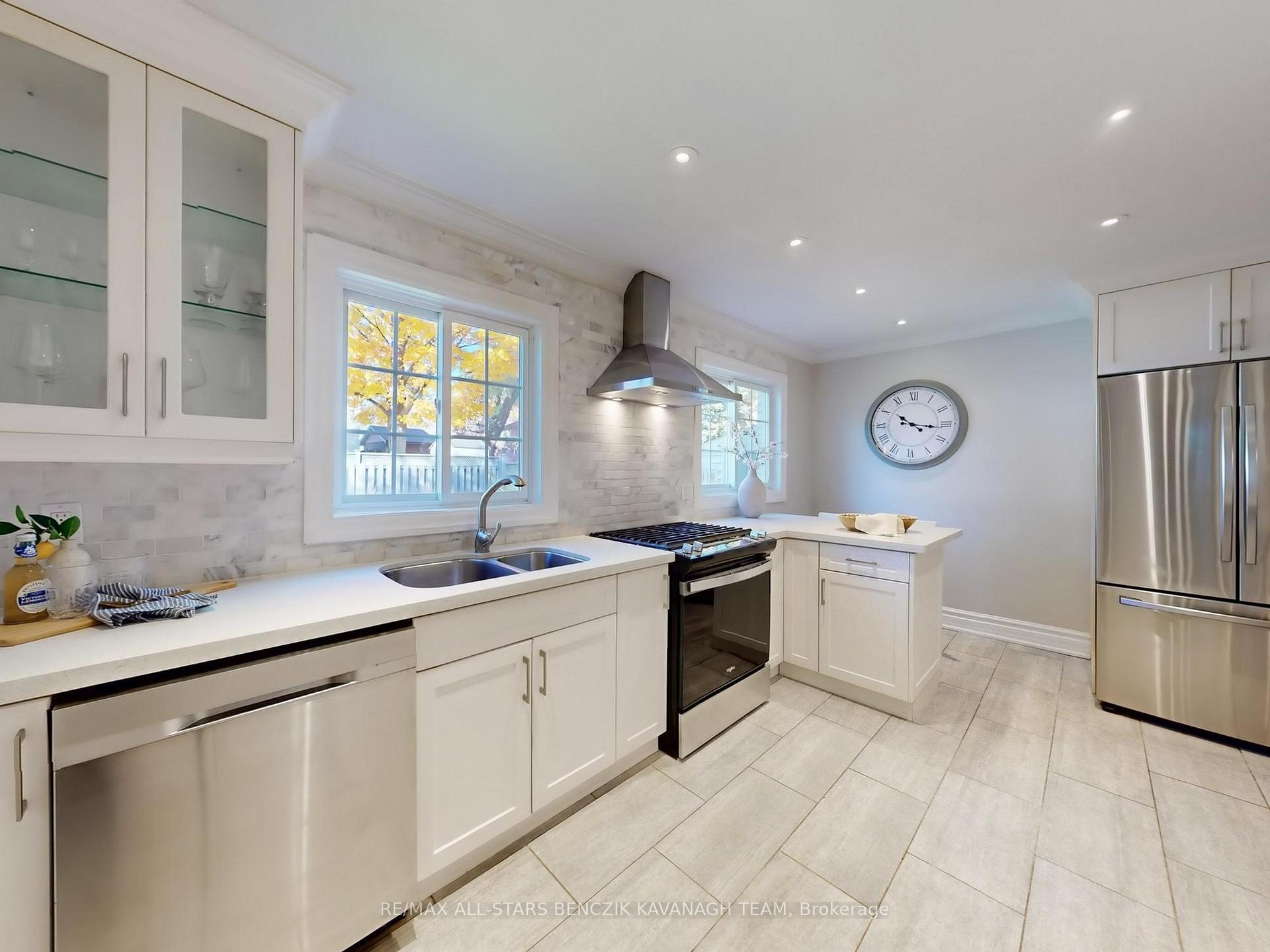 Photo 8 of 14 Hamilton Hall Drive, Markham, Markham Village — HOMEH