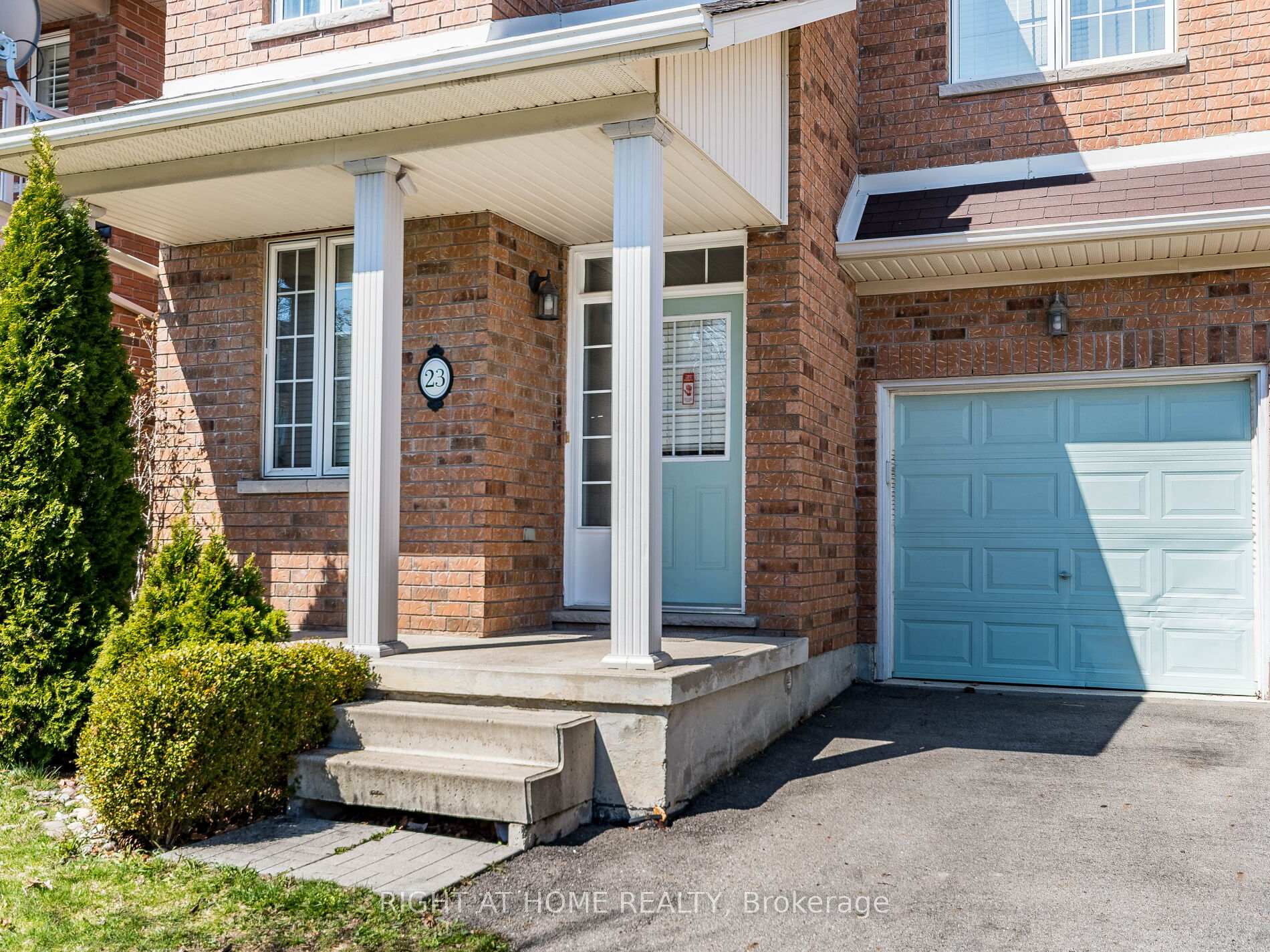Photo 5 of 23 Glendarling Crescent, Hamilton, Stoney Creek — HOMEH
