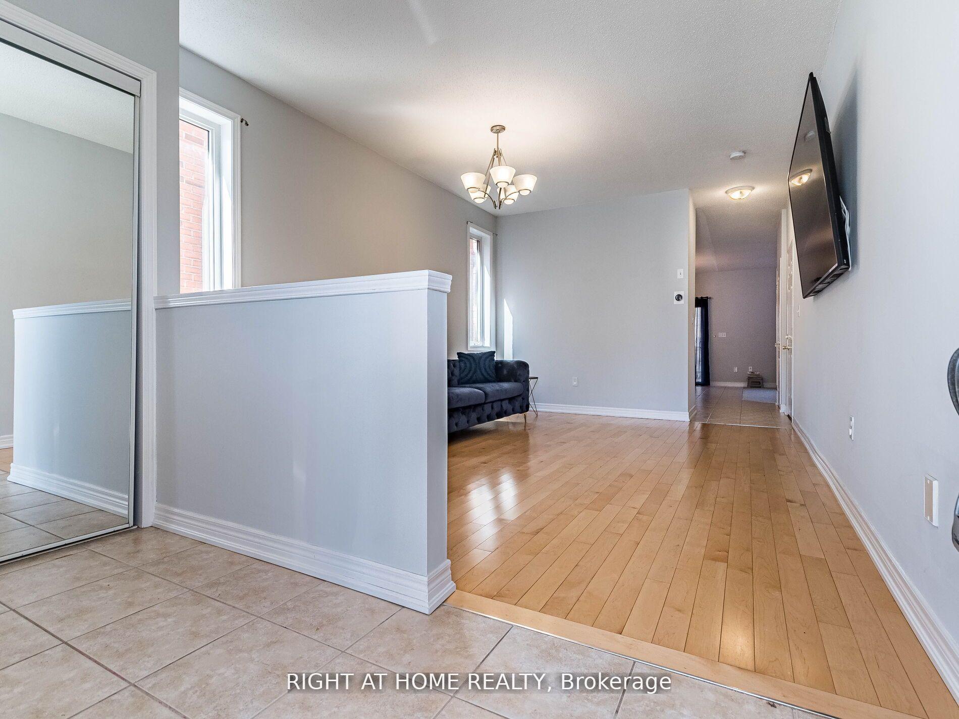 Photo 6 of 23 Glendarling Crescent, Hamilton, Stoney Creek — HOMEH