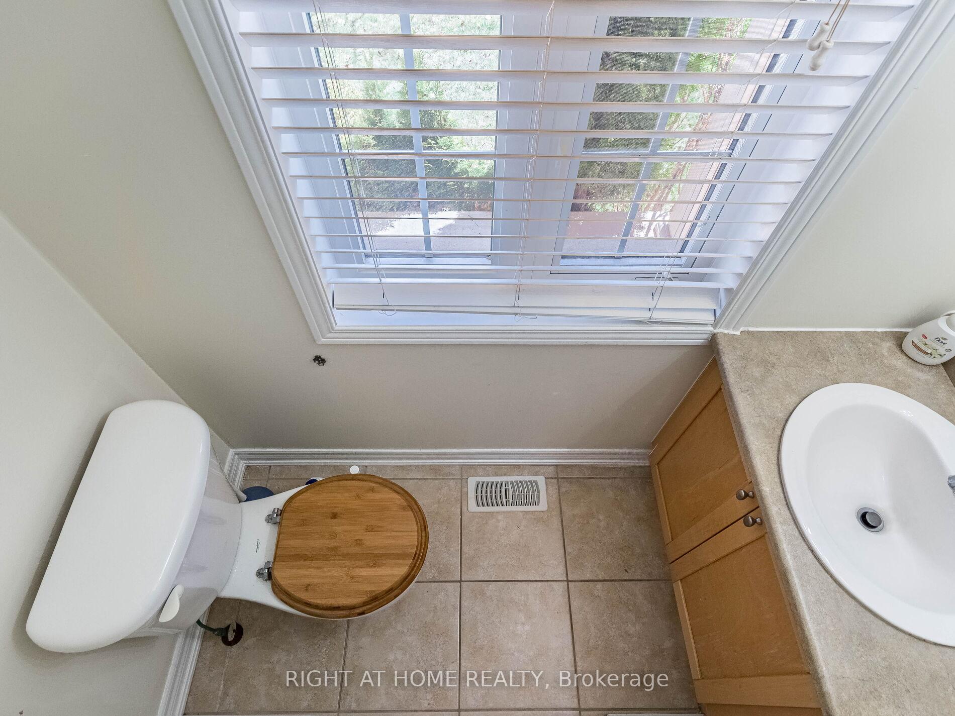 Photo 7 of 23 Glendarling Crescent, Hamilton, Stoney Creek — HOMEH