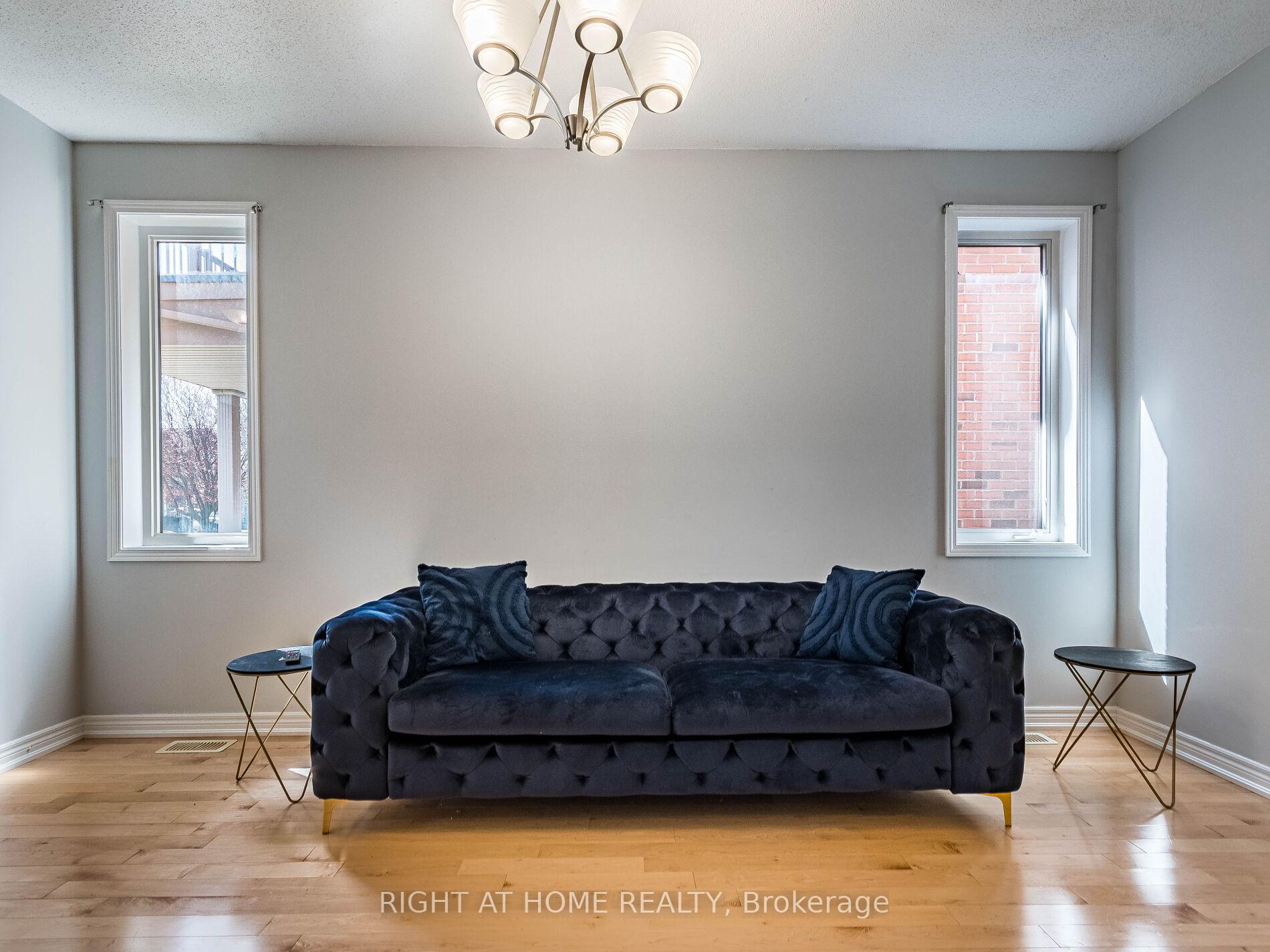 Photo 8 of 23 Glendarling Crescent, Hamilton, Stoney Creek — HOMEH