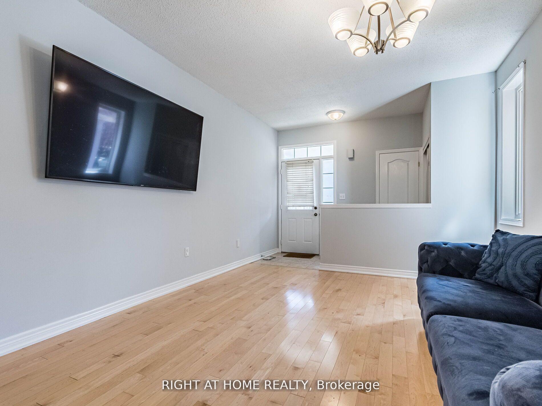 Photo 9 of 23 Glendarling Crescent, Hamilton, Stoney Creek — HOMEH