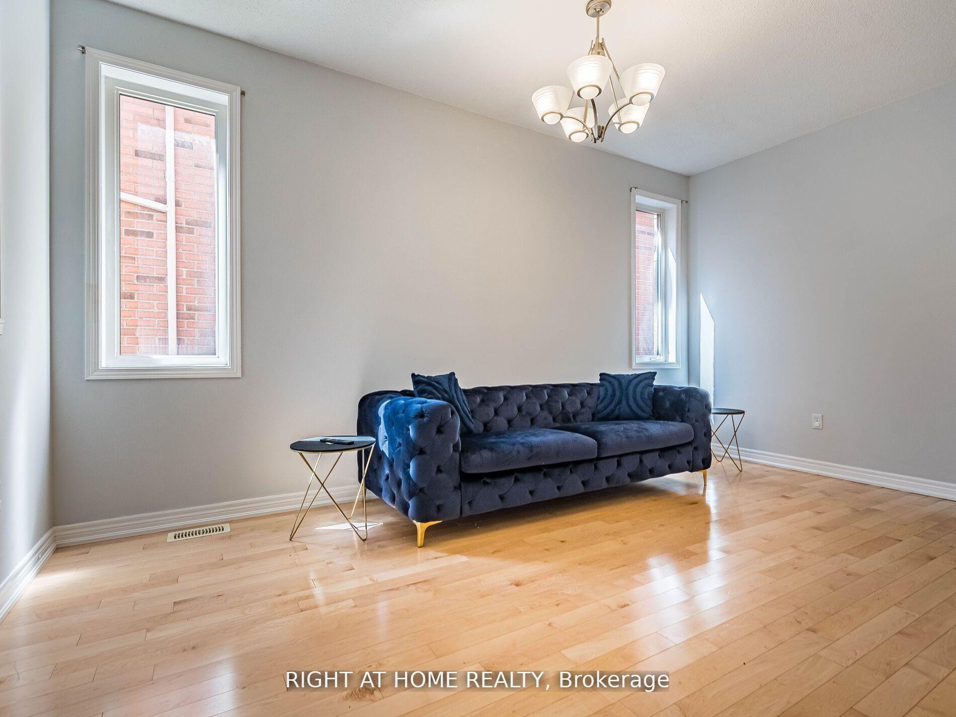 Photo 10 of 23 Glendarling Crescent, Hamilton, Stoney Creek — HOMEH