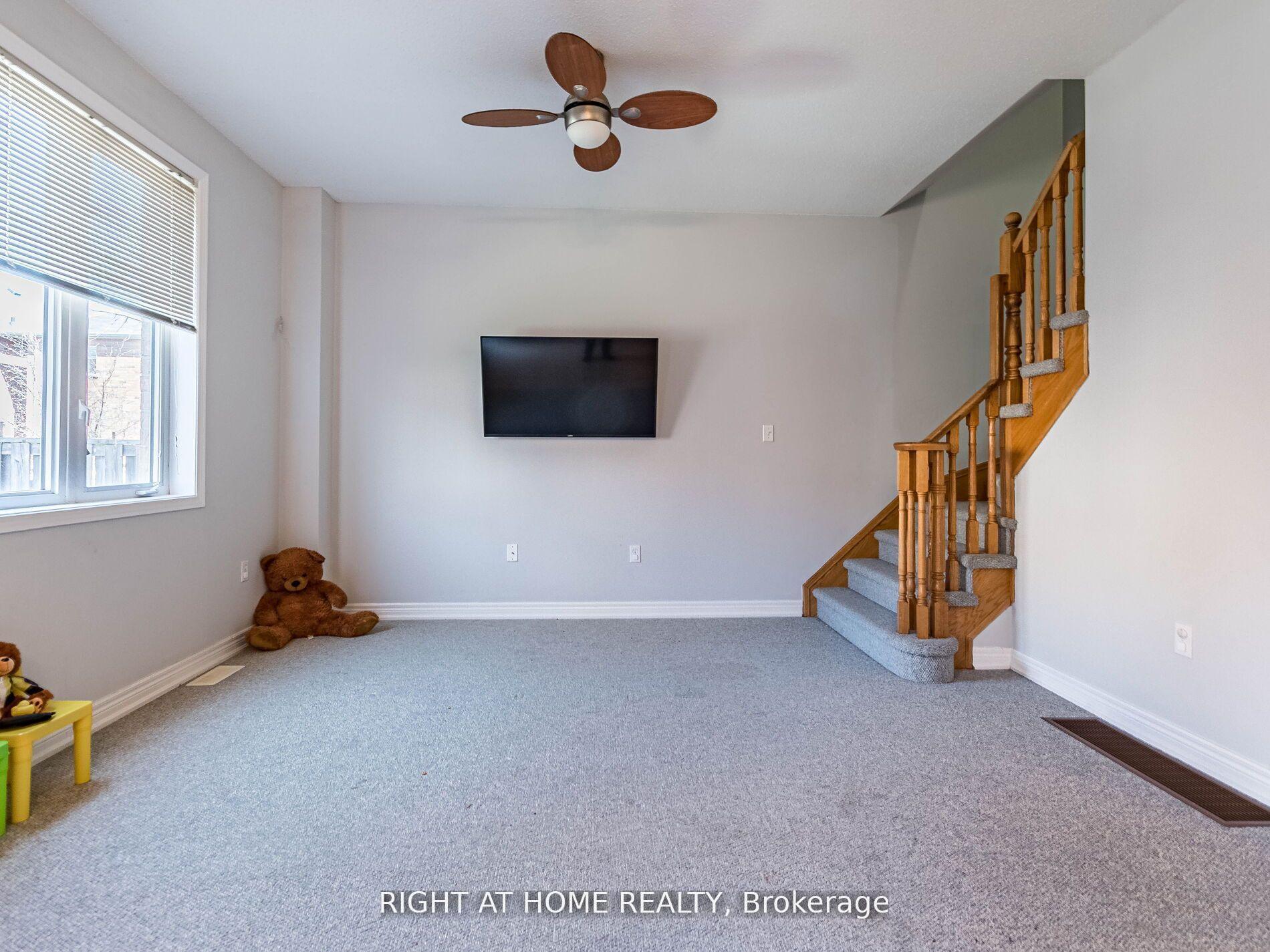 Photo 12 of 23 Glendarling Crescent, Hamilton, Stoney Creek — HOMEH