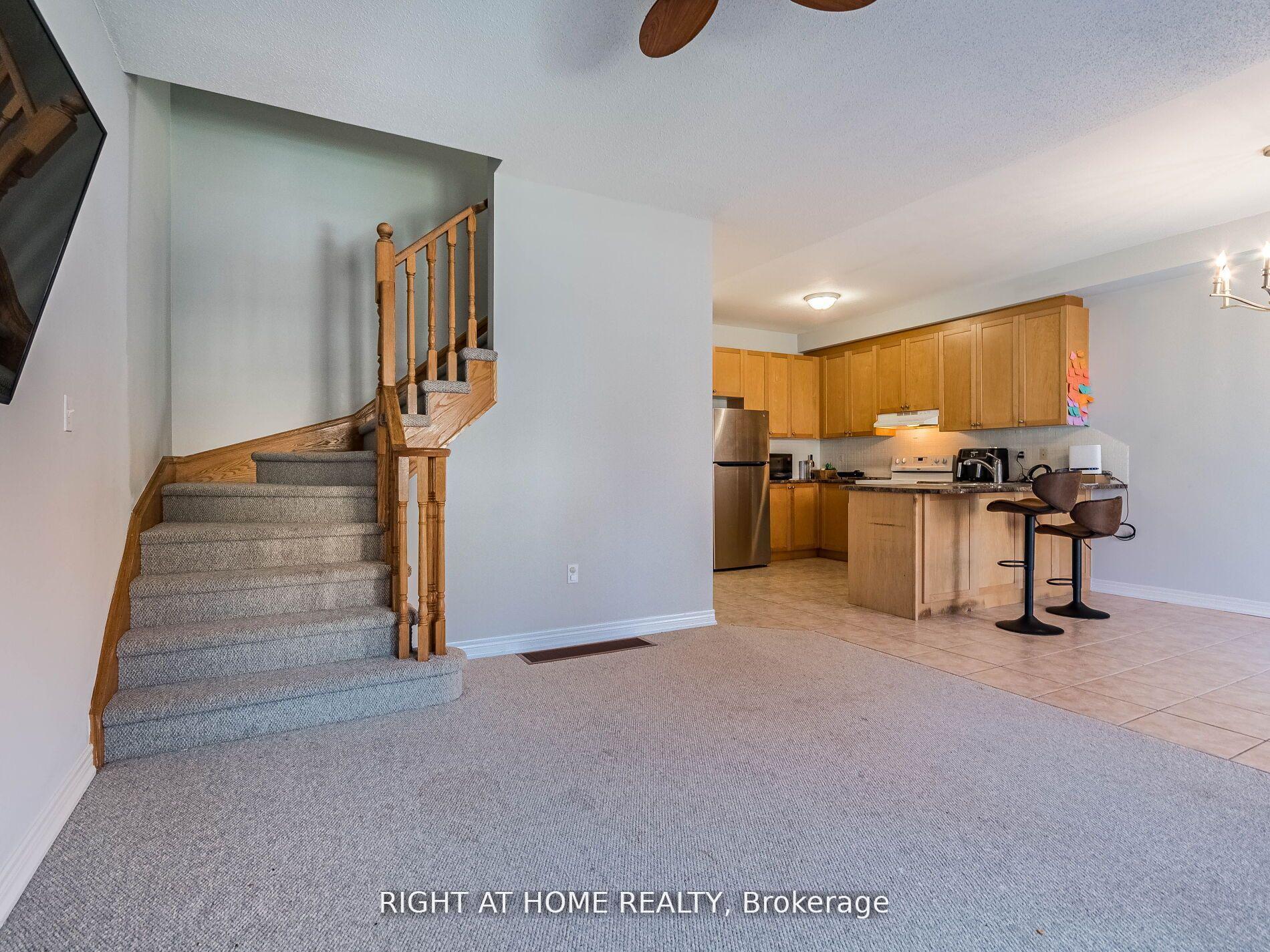 Photo 13 of 23 Glendarling Crescent, Hamilton, Stoney Creek — HOMEH